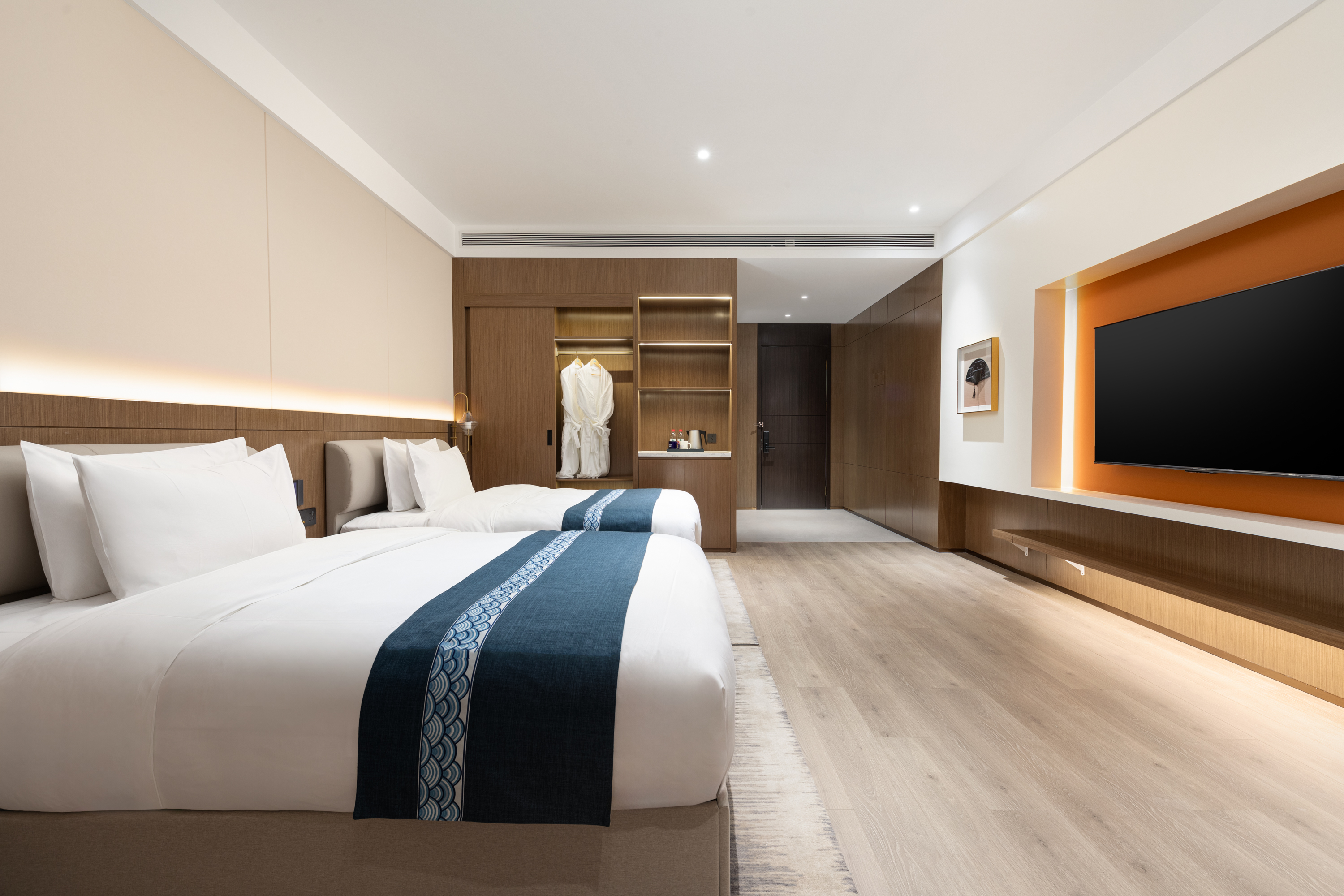 Guest room at the Days Inn by Wyndham Linyi Yihe New Area in Linyi, Other than US/Canada