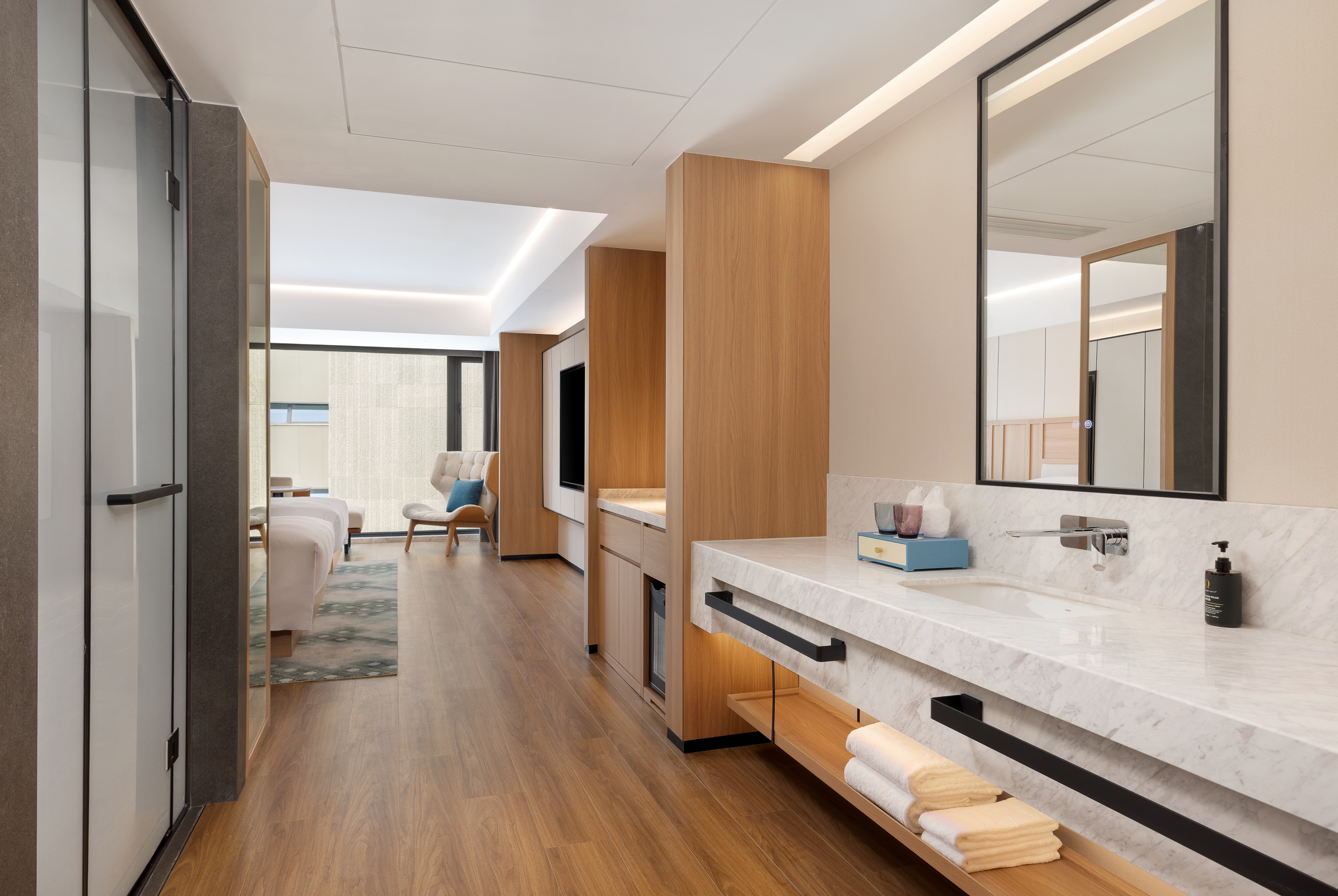 Guest room at the Days Hotel by Wyndham Lishui Liandu in Lishui, Other than US/Canada