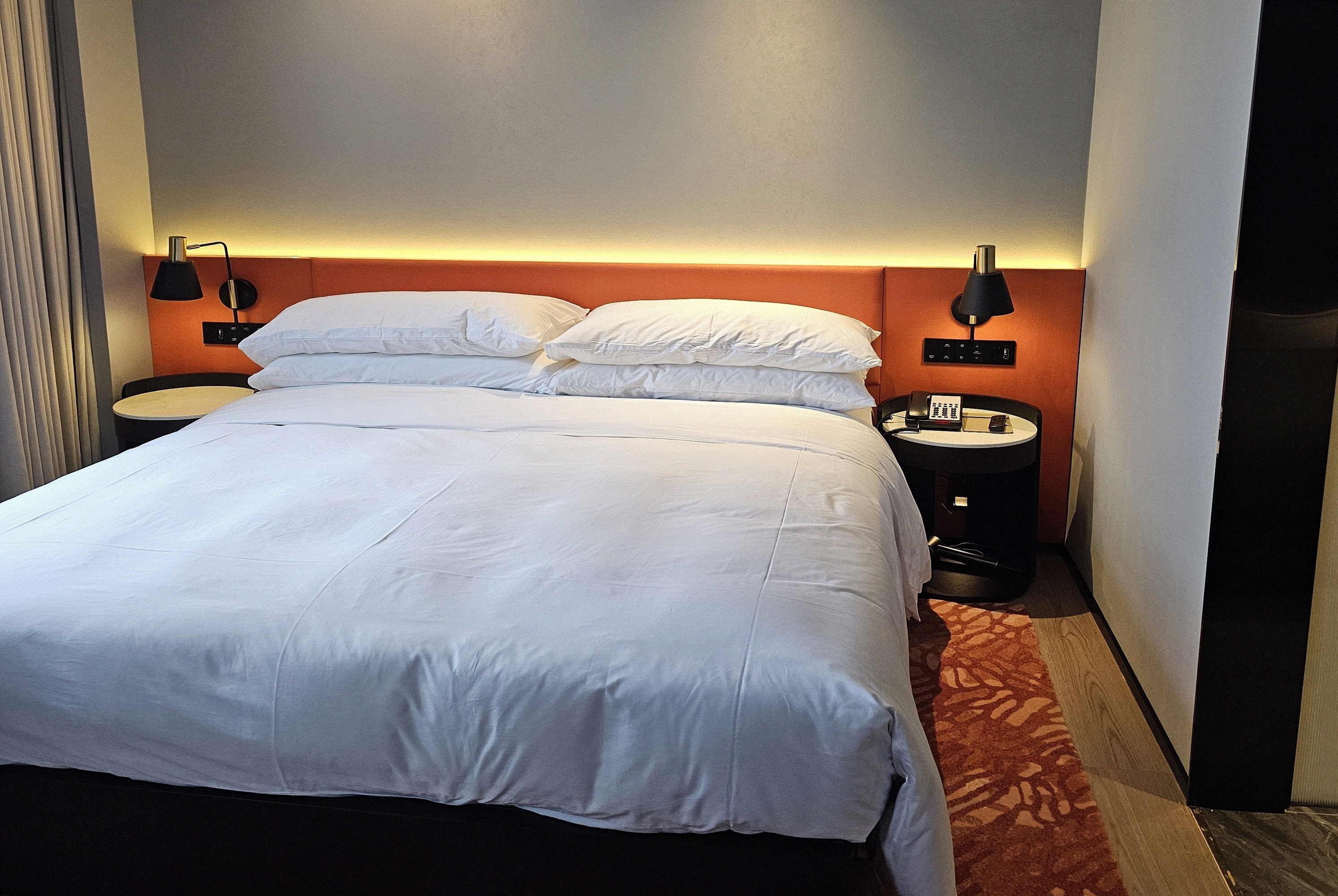 Guest room at the Days Hotel by Wyndham Nanchang Tengwangge in Nanchang, Other than US/Canada