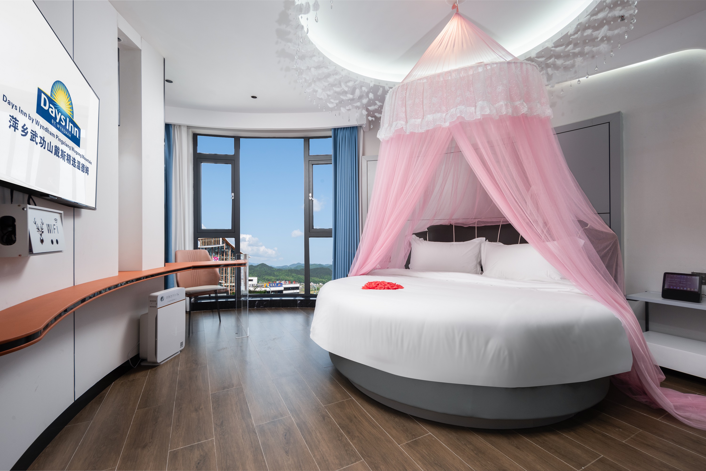 Guest room at the Days Inn by Wyndham Pingxiang Wugong Mountain in Pingxiang, Other than US/Canada