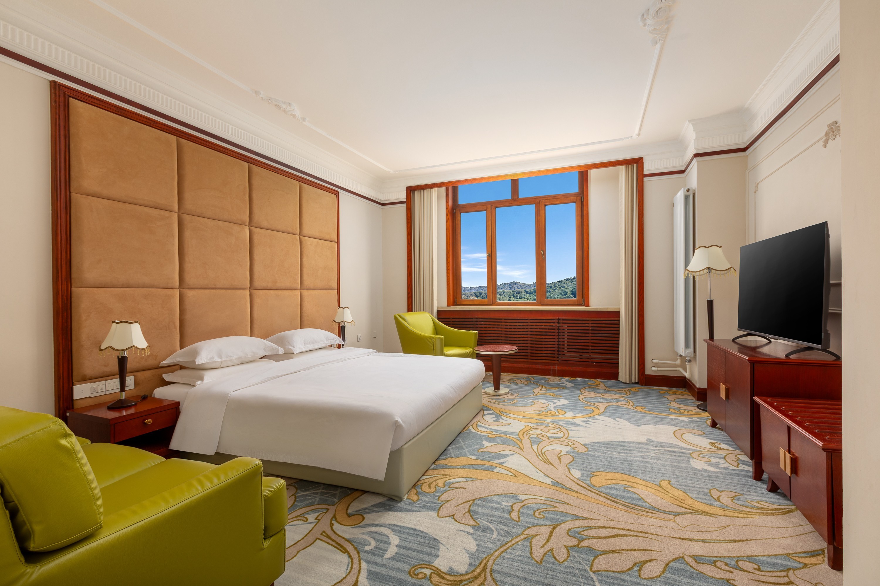 Guest room at the Days Hotel by Wyndham Shangzhi Yabuli in Shangzhi, Other than US/Canada