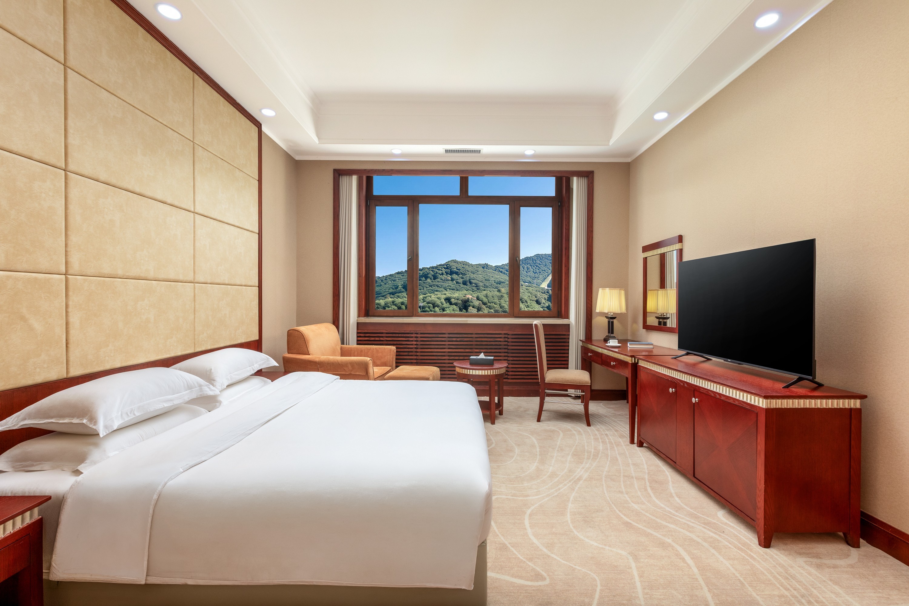 Guest room at the Days Hotel by Wyndham Shangzhi Yabuli in Shangzhi, Other than US/Canada