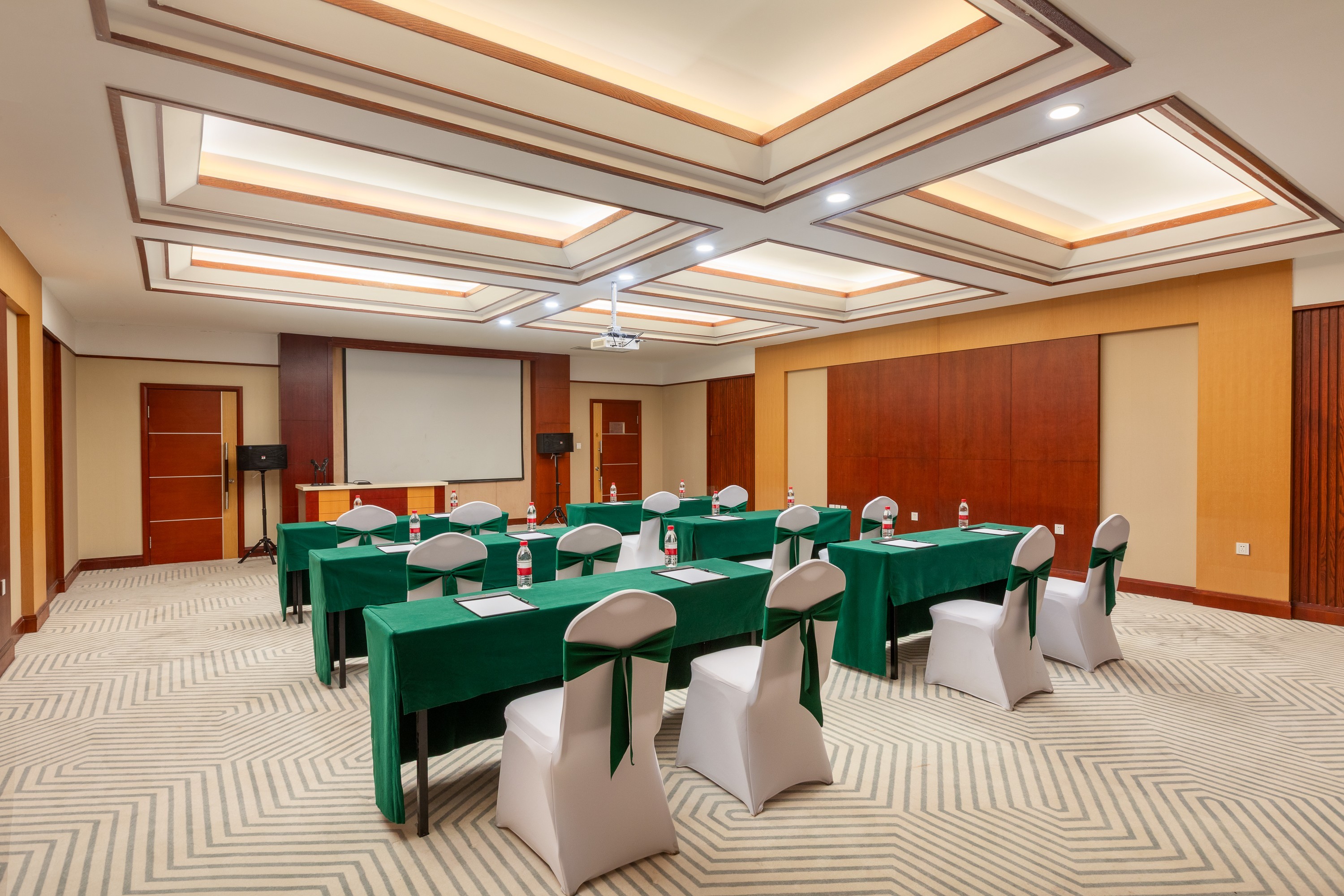 Meeting room at Days Hotel by Wyndham Shangzhi Yabuli in Shangzhi, Other than US/Canada