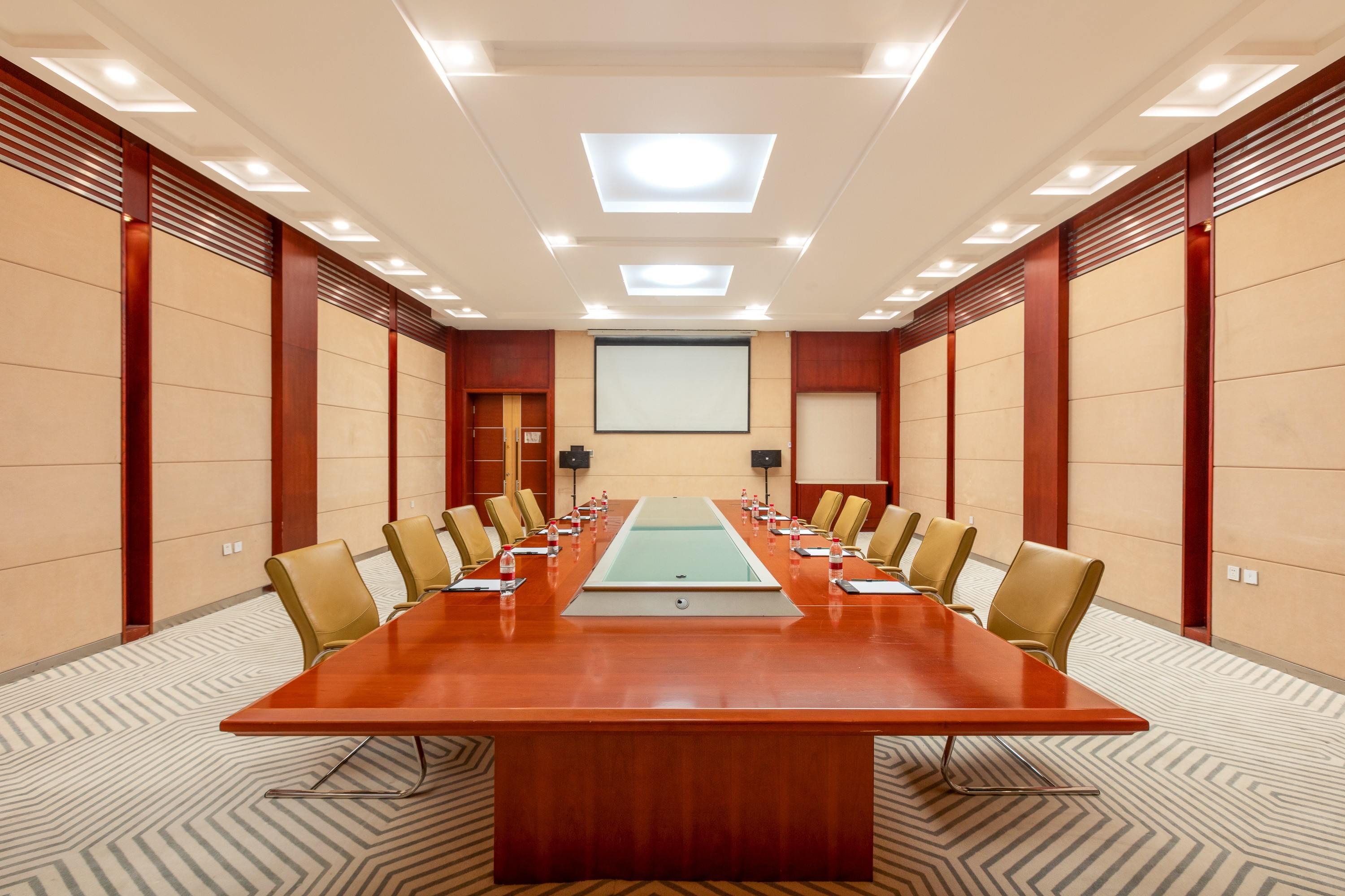 Meeting room at Days Hotel by Wyndham Shangzhi Yabuli in Shangzhi, Other than US/Canada