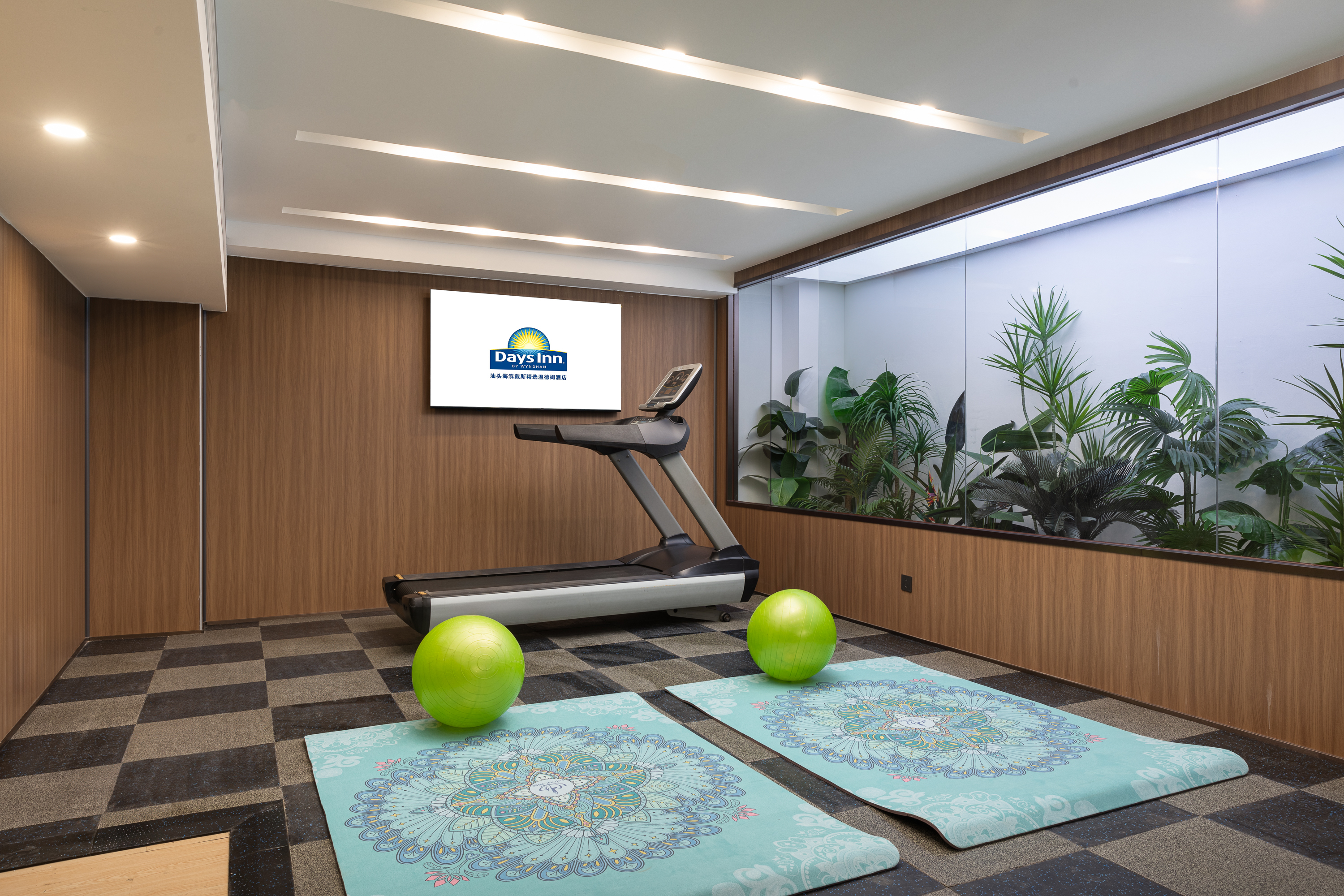 Fitness room at Days Inn by Wyndham Shantou Jinping in Shantou, Other than US/Canada
