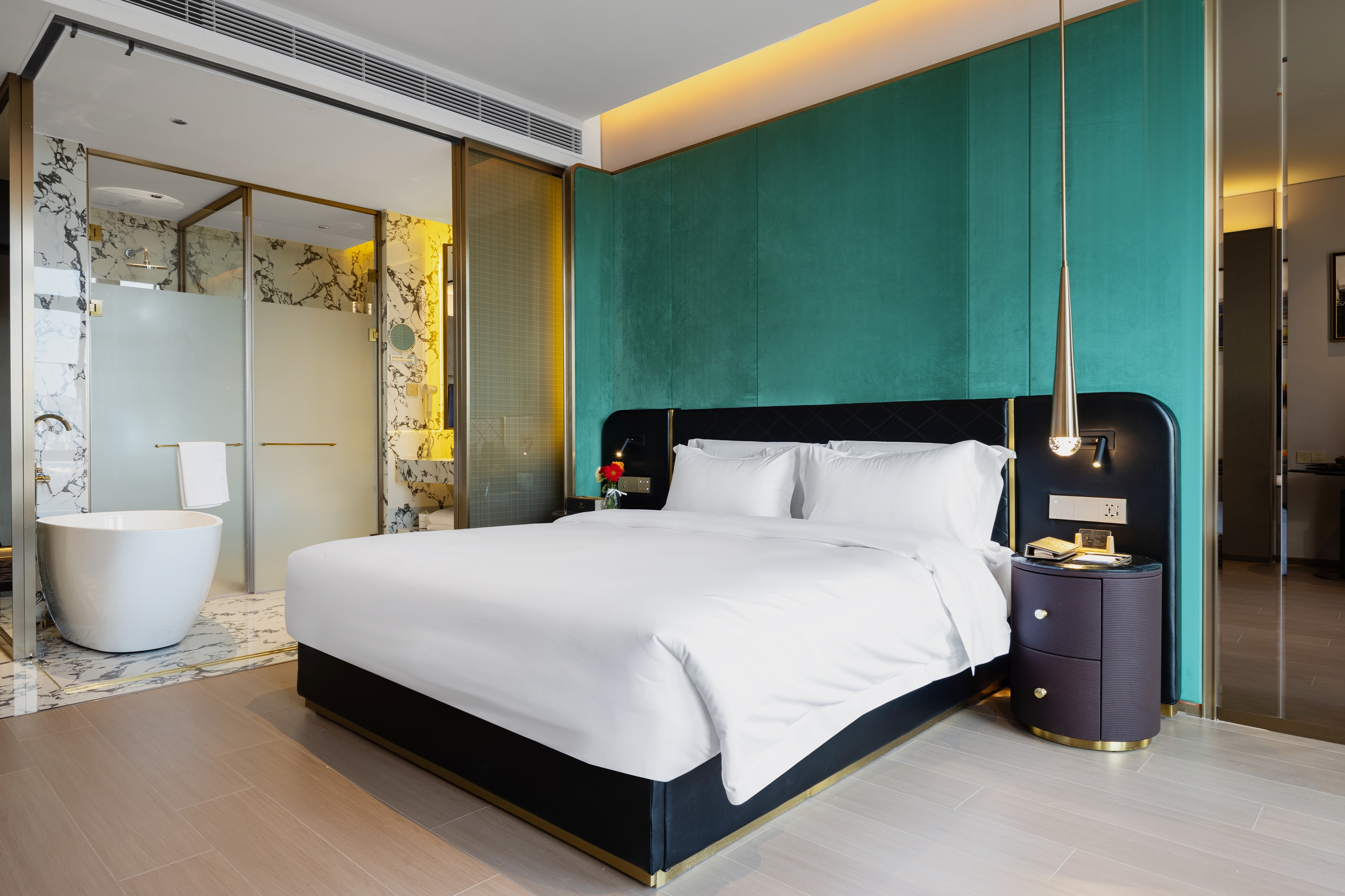 Guest room at the Days Hotel by Wyndham Shantou Longhu in Shantou, Other than US/Canada