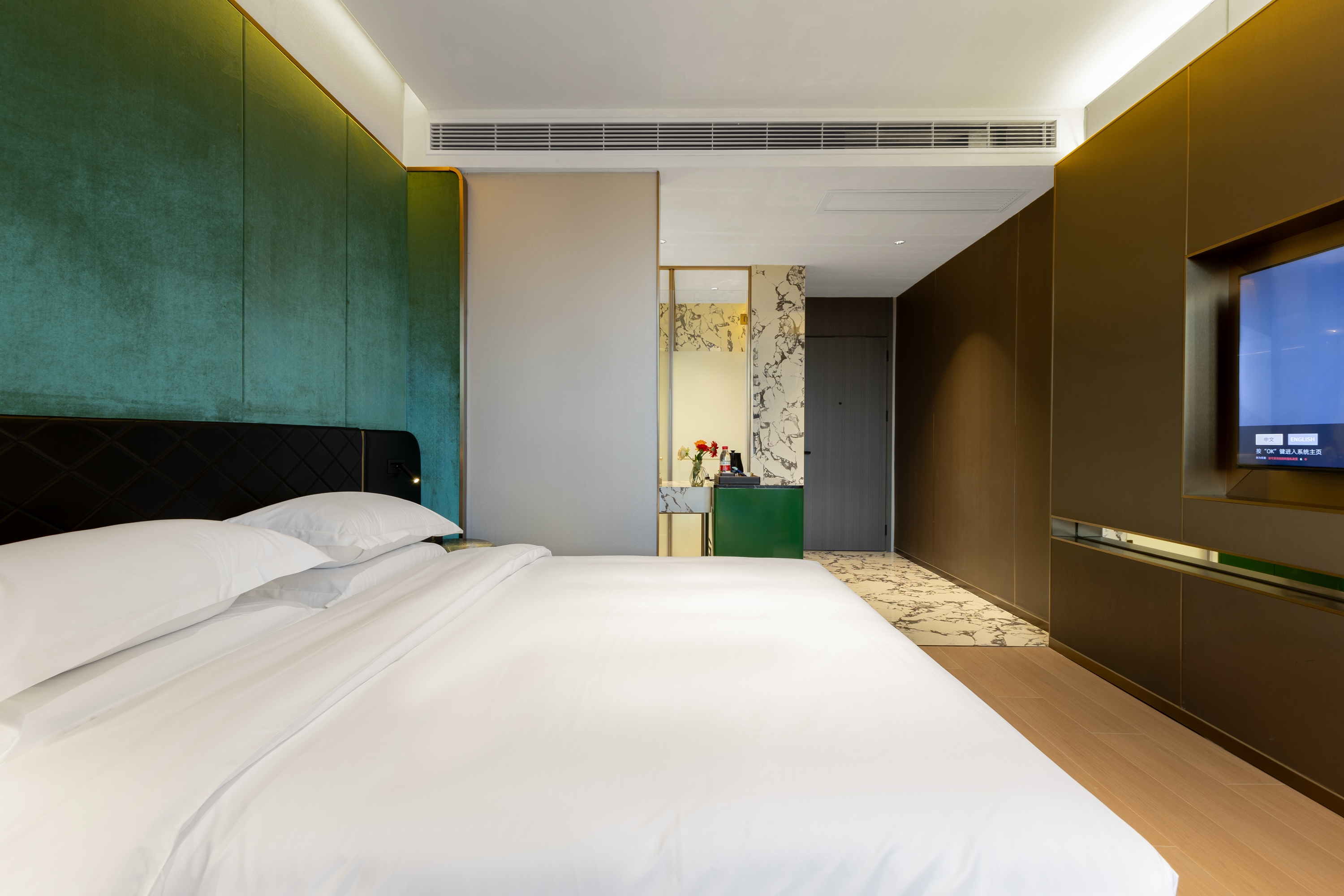 Guest room at the Days Hotel by Wyndham Shantou Longhu in Shantou, Other than US/Canada