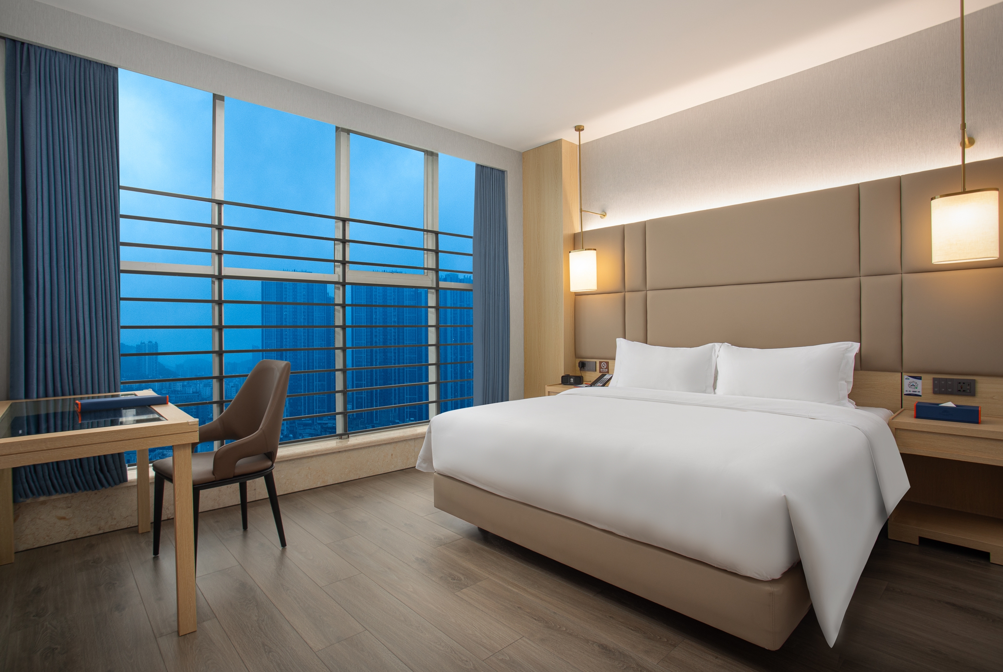Guest room at the Days Hotel by Wyndham Shenzhen Sanlian in Shenzhen, Other than US/Canada