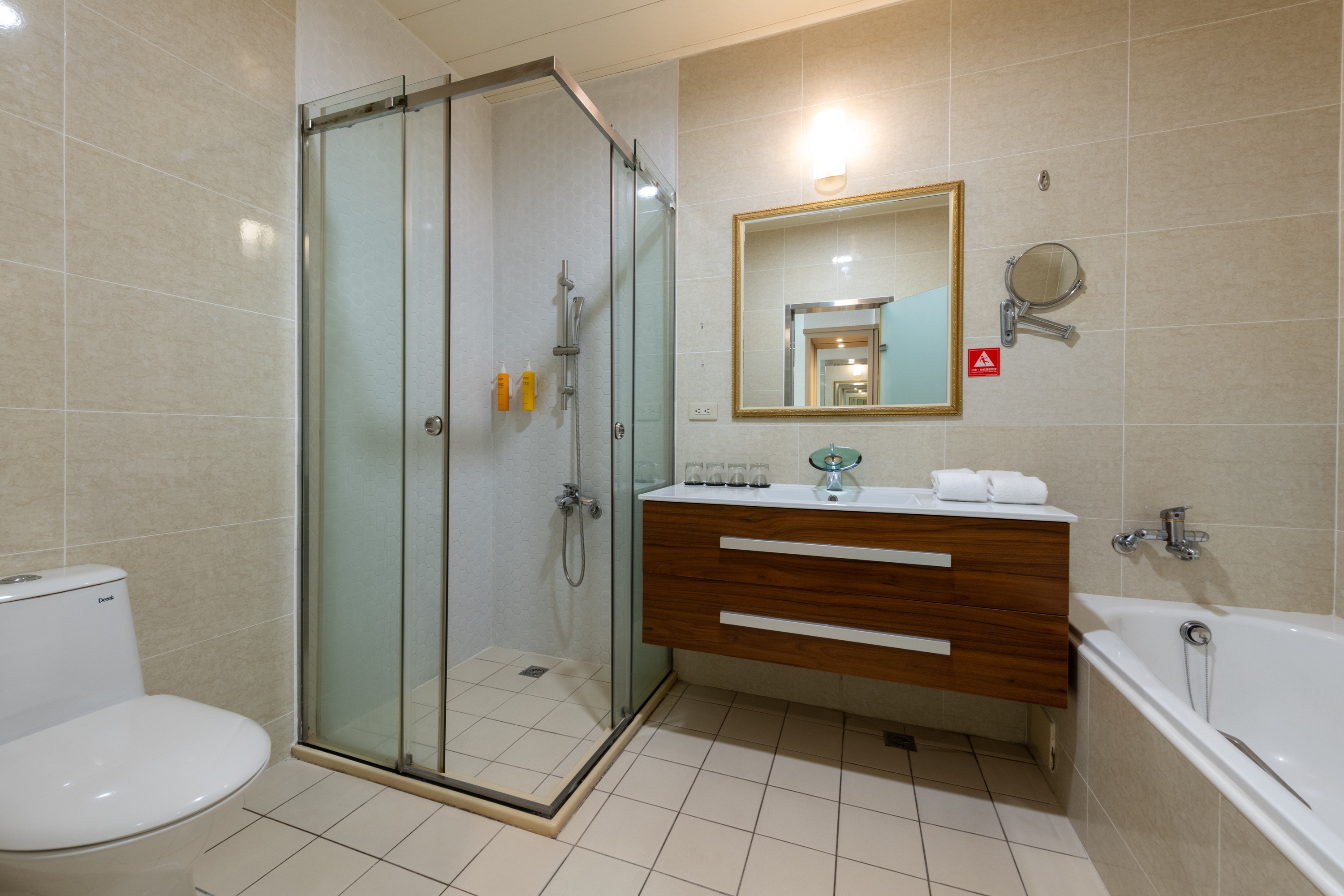 Guest room bath at the Days Inn by Wyndham Chiayi in Taiwan-Chiayi, Other than US/Canada