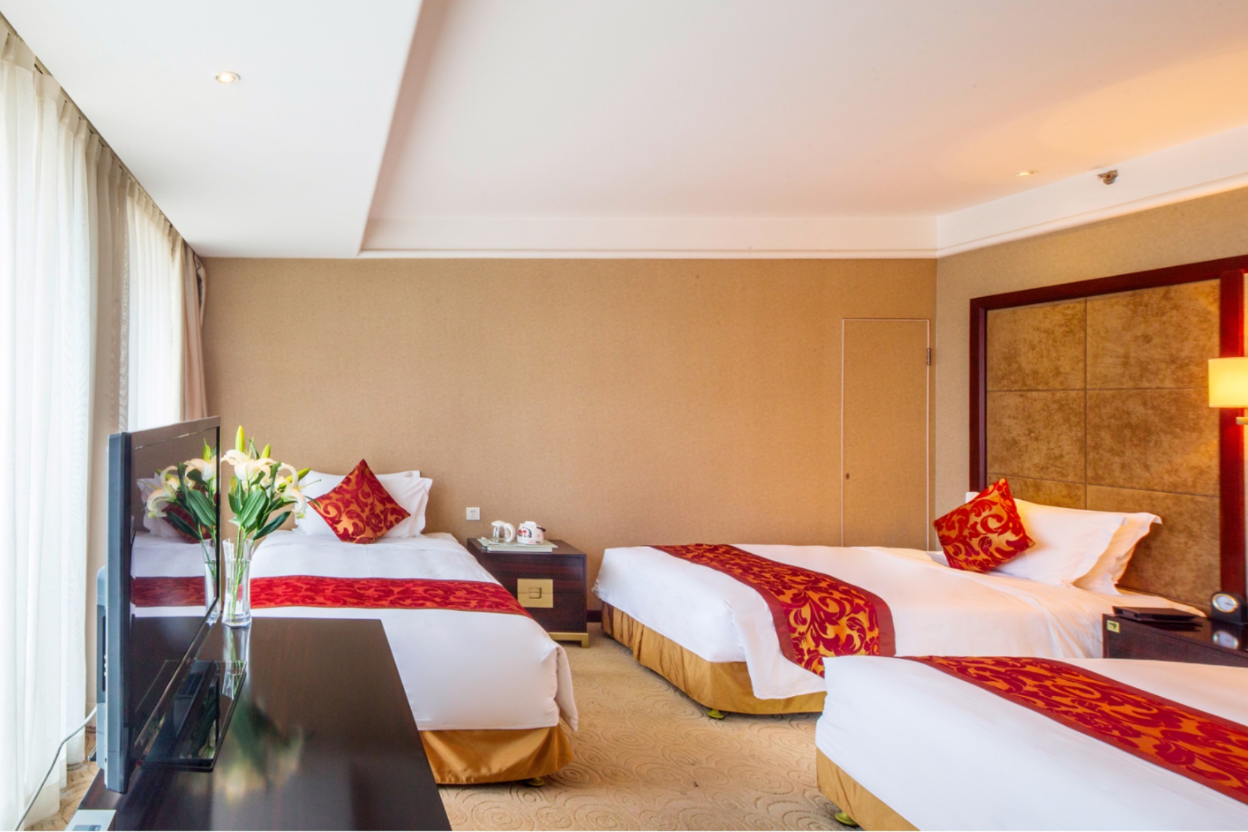 Guest room at the Days Hotel by Wyndham Lu'an Taiyuan in Taiyuan, Other than US/Canada