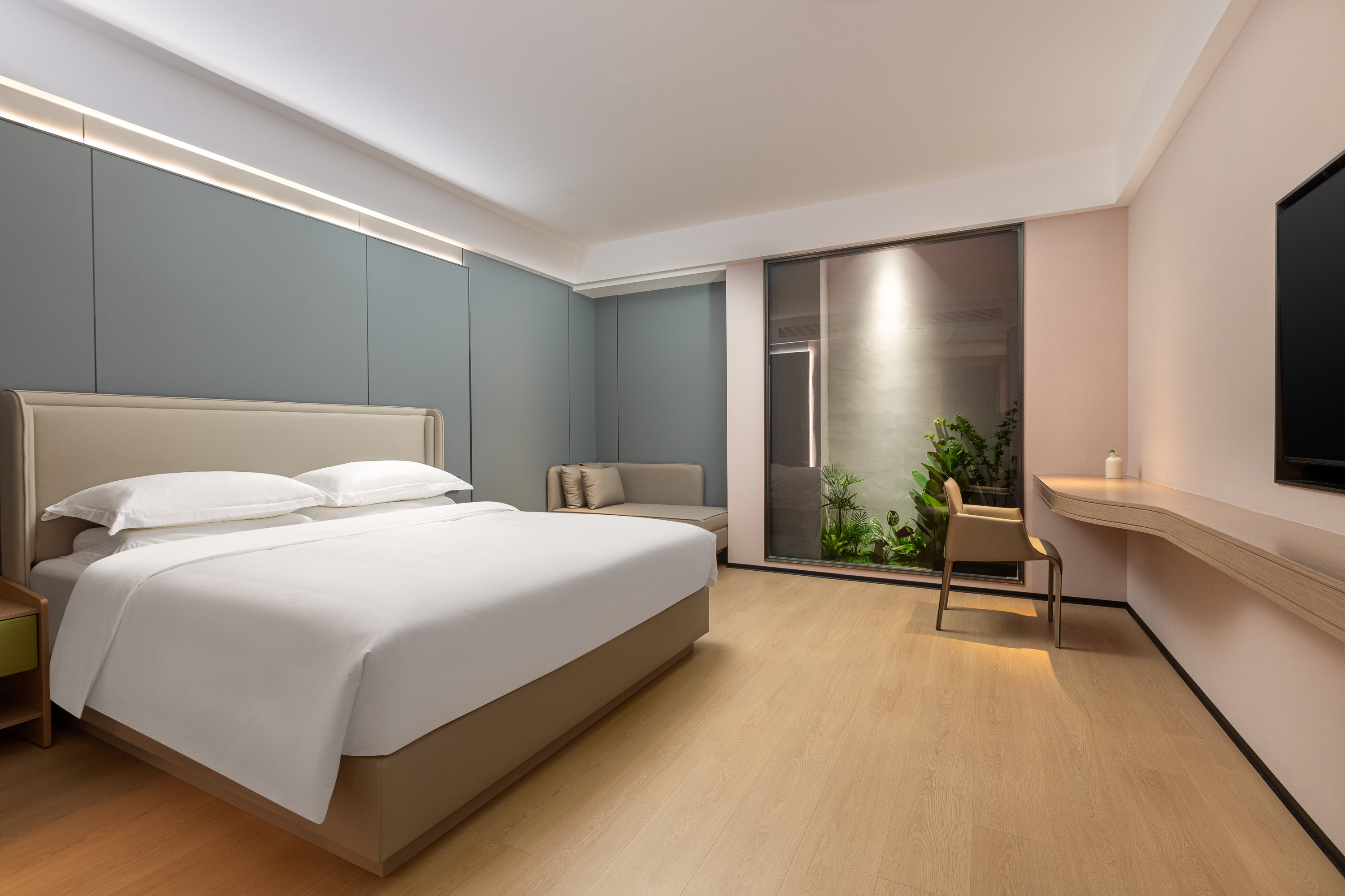 Guest room at the Days Hotel by Wyndham Taizhou Sanmen in Taizhou, Other than US/Canada