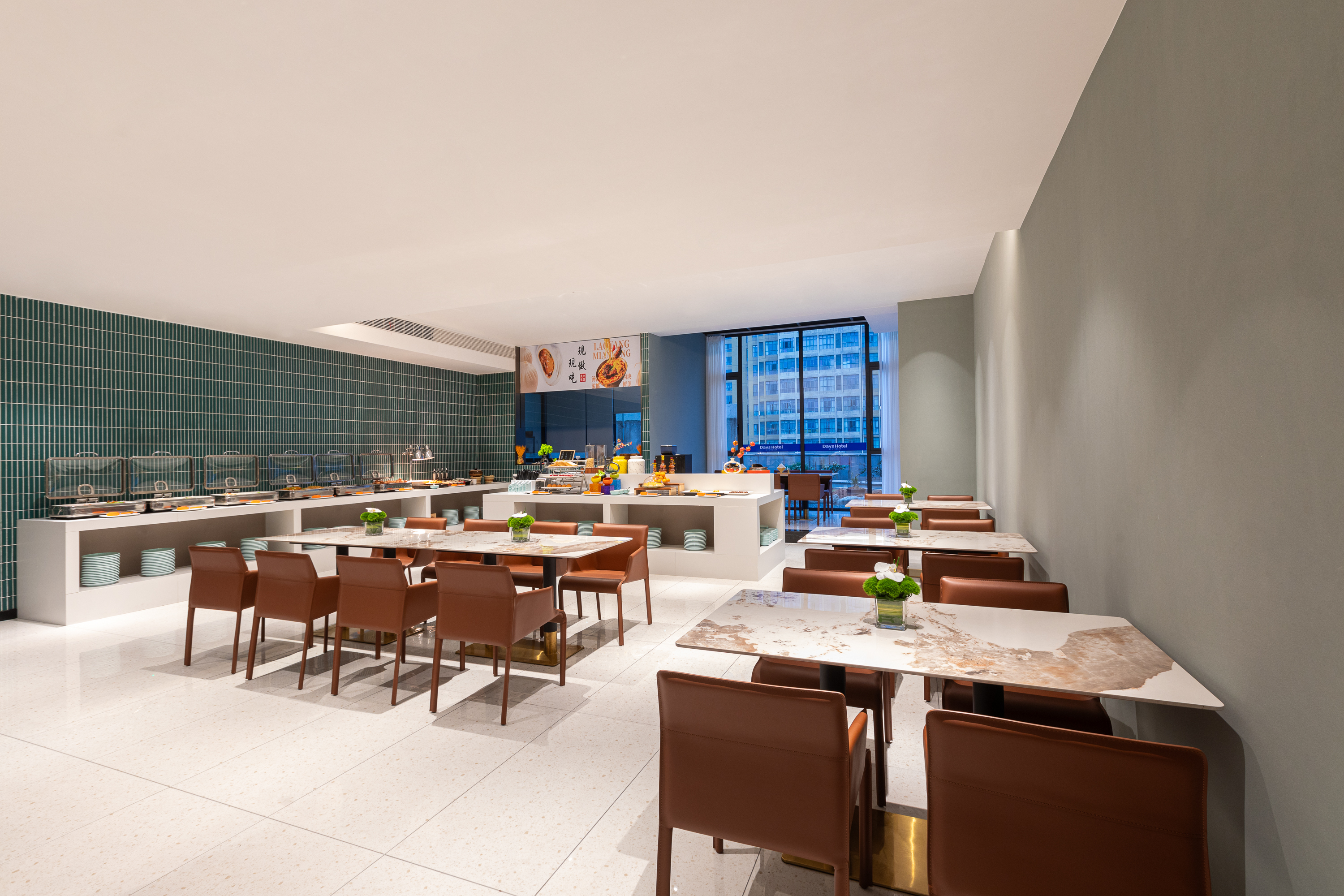 Days Hotel by Wyndham Taizhou Sanmen restaurant breakfast area with seating in Taizhou, Other than US/Canada