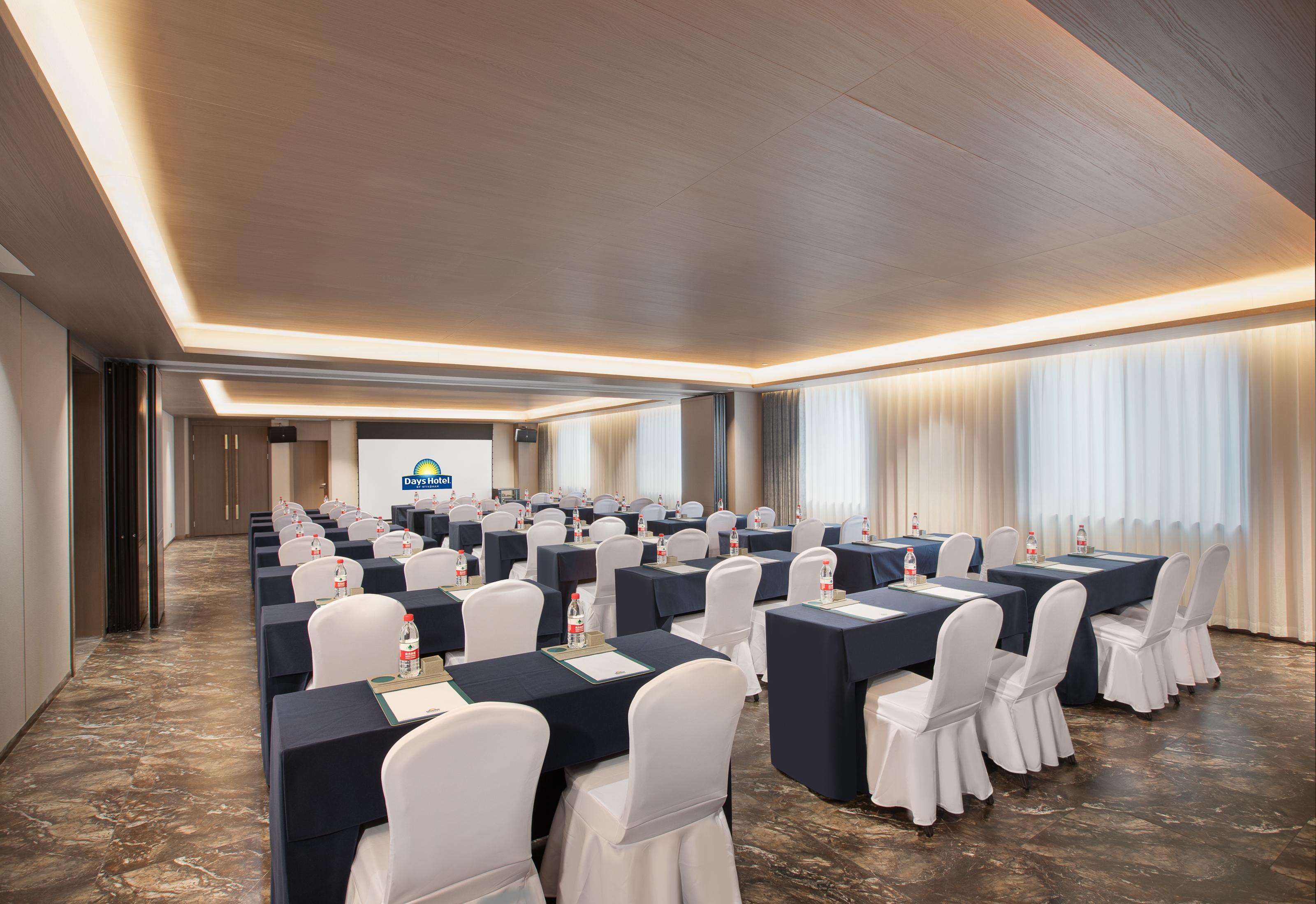 Meeting room at Days Hotel by Wyndham Tianshui Qinzhou in Tianshui, Other than US/Canada