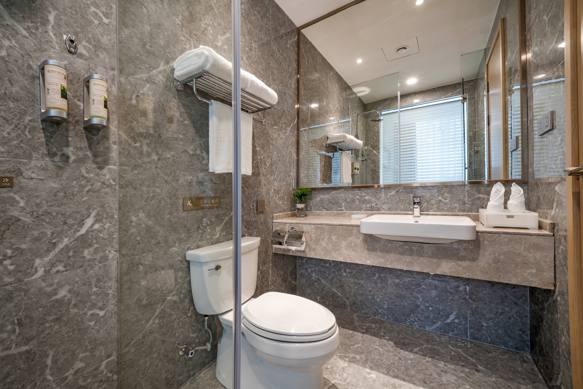 Guest room bath at the Days Hotel By Wyndham Yinxiang Wuyishan in Wuyishan, Other than US/Canada