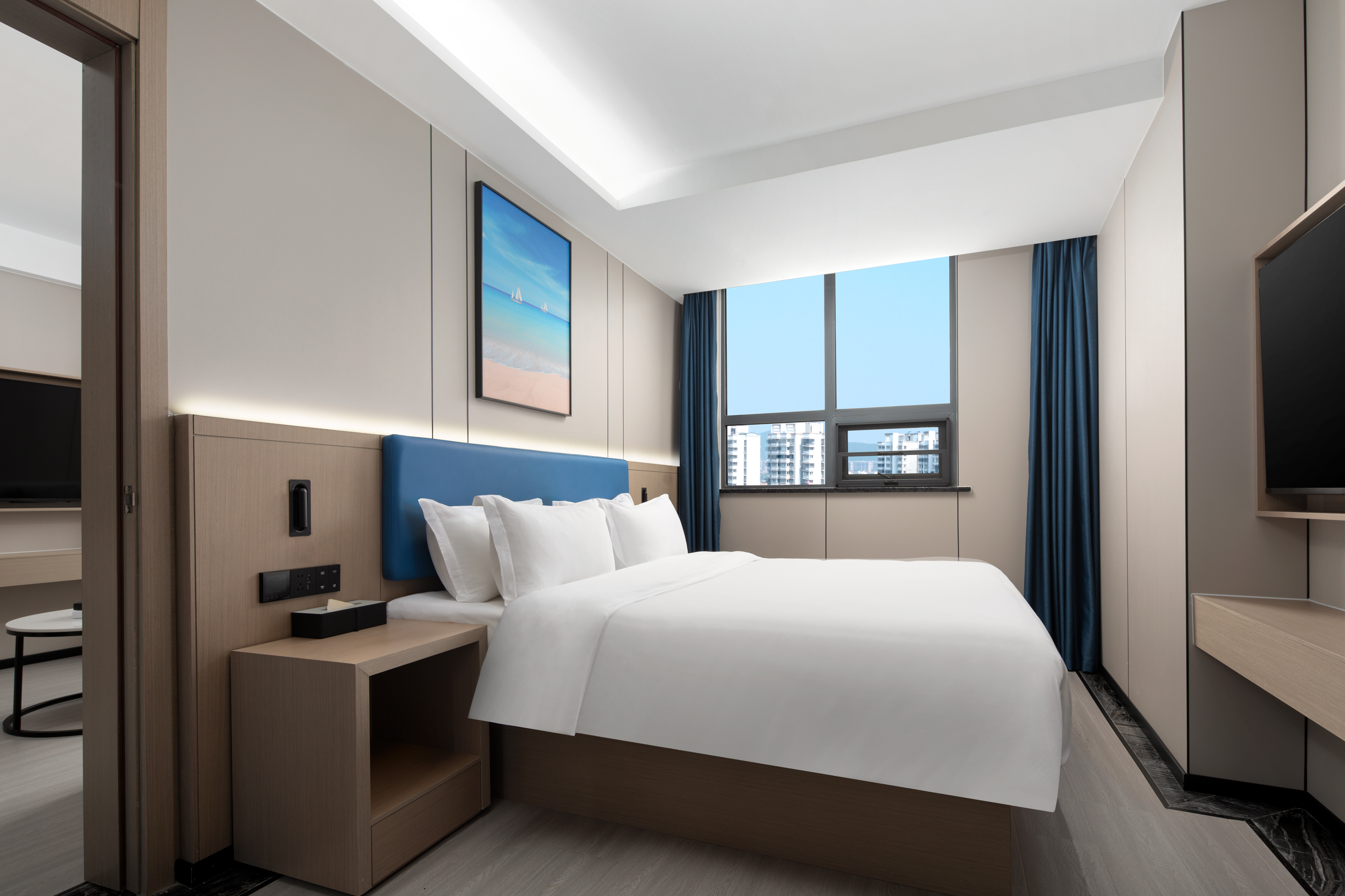 Guest room at the Days Inn by Wyndham Xuzhou Gulou in Xuzhou, Other than US/Canada
