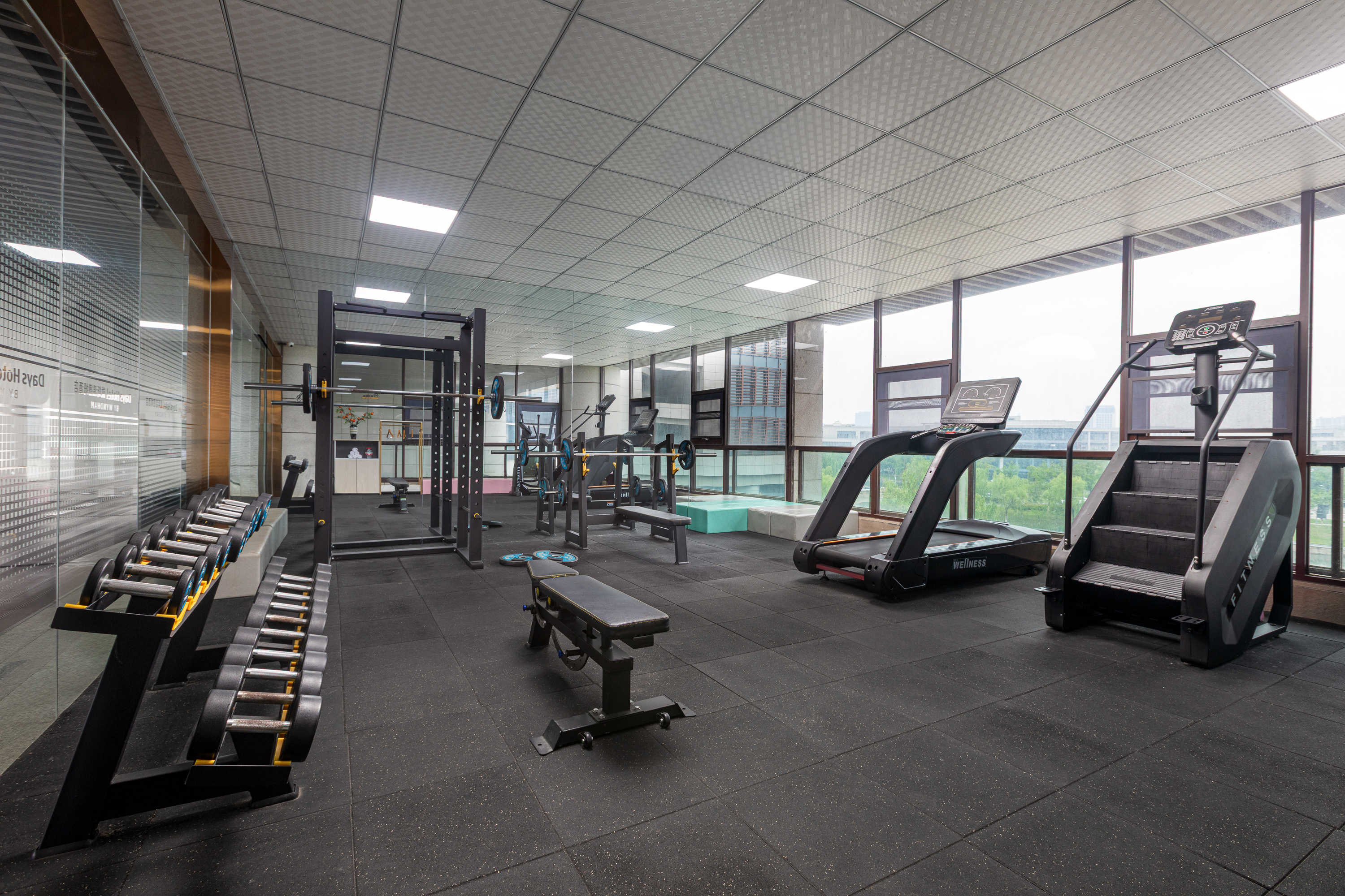 Fitness room at Days Hotel by Wyndham Yancheng Hi-tech Park in Yancheng, Other than US/Canada