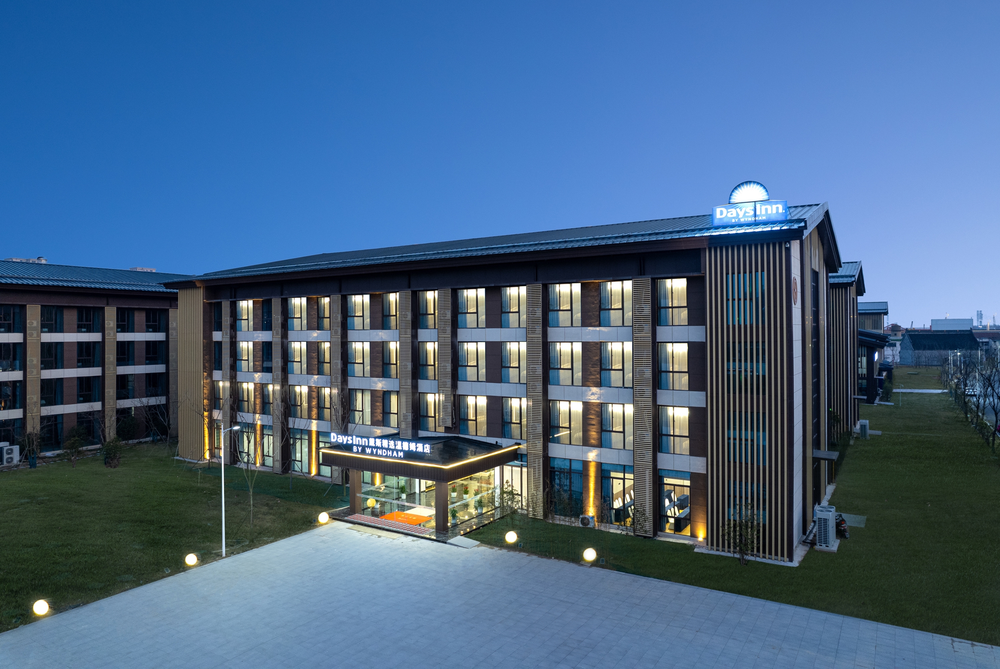 Exterior of Days Inn by Wyndham Yangzhou Guangling hotel in Yangzhou, Other than US/Canada