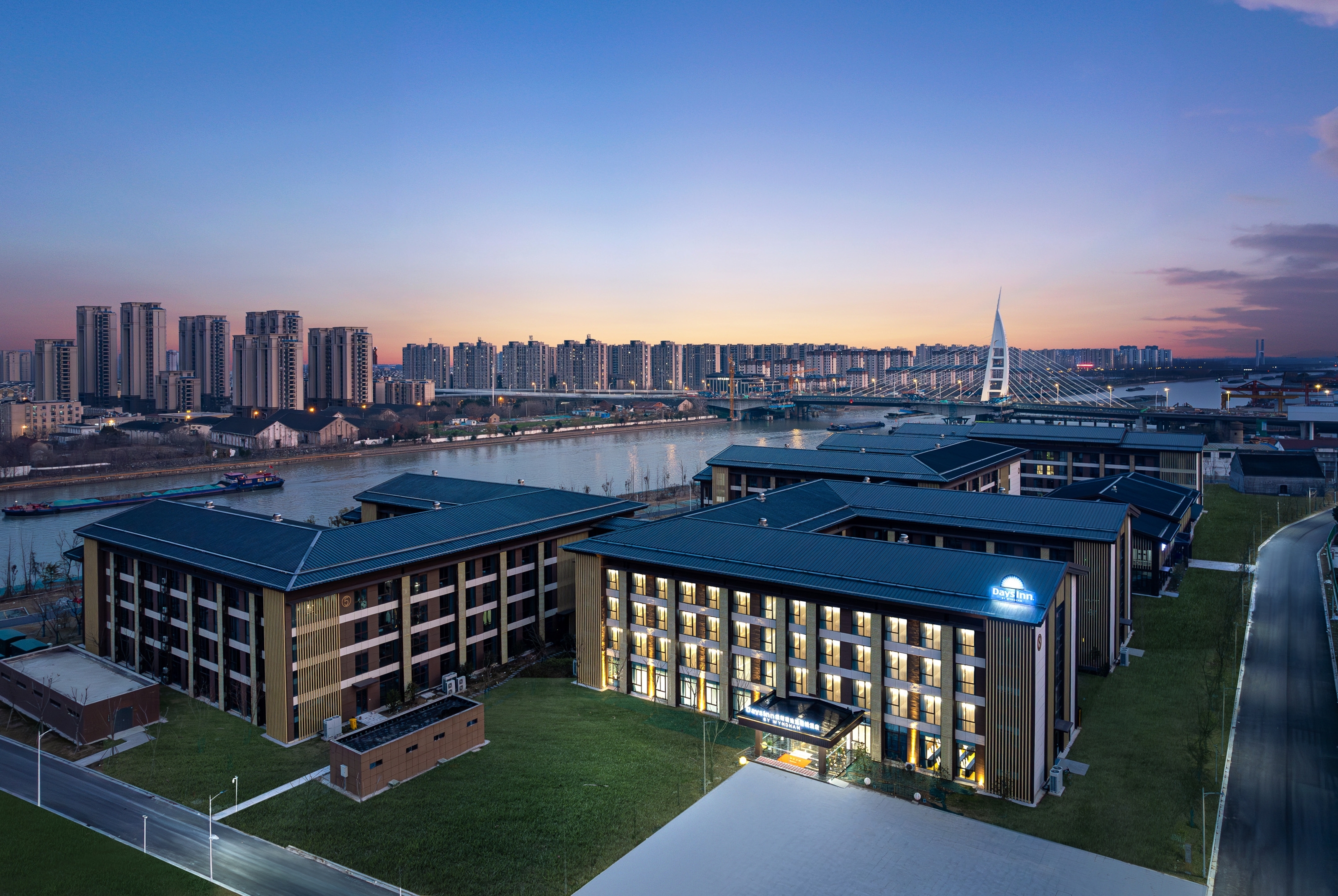 Exterior of Days Inn by Wyndham Yangzhou Guangling hotel in Yangzhou, Other than US/Canada