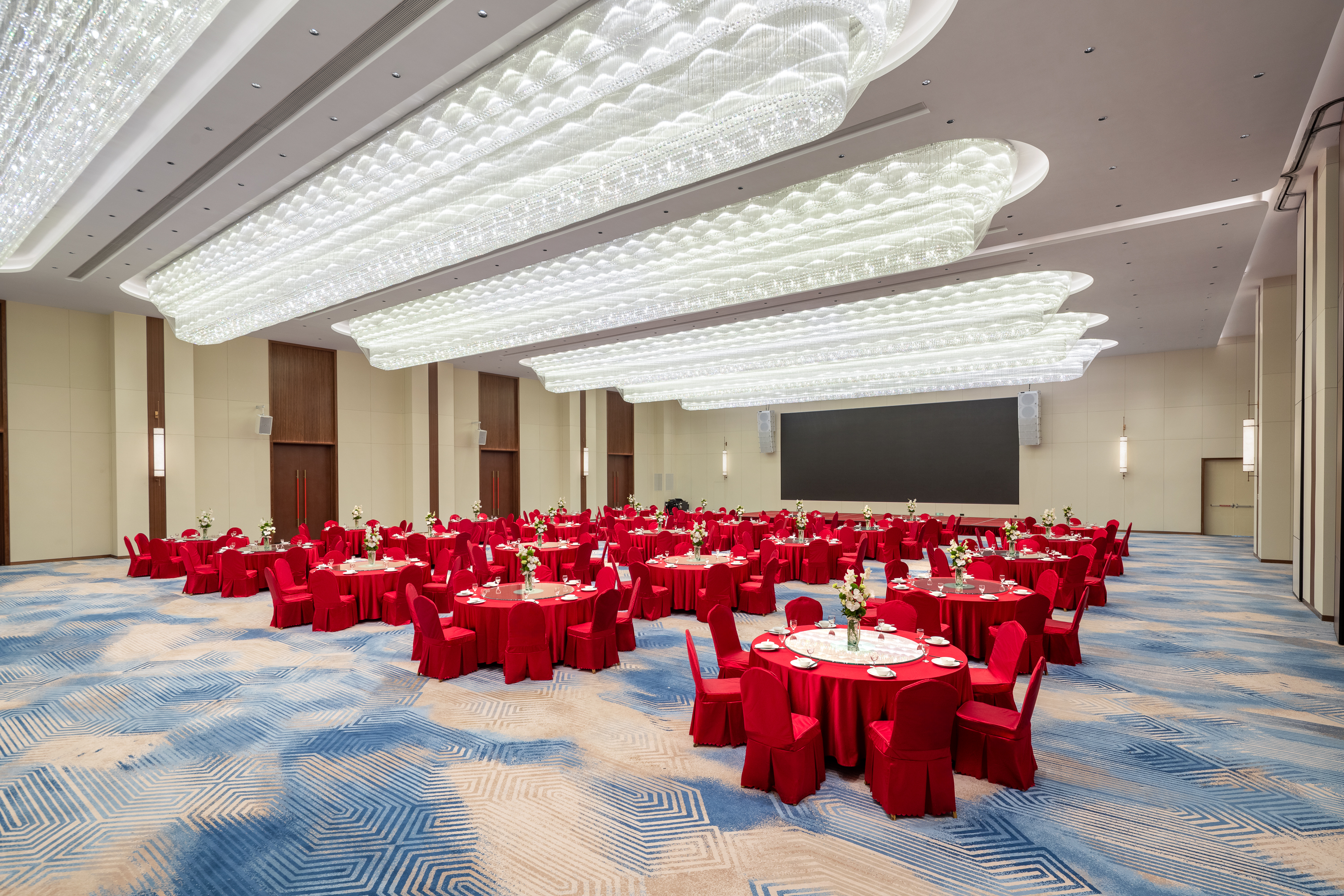 Meeting room banquet rounds at Days Hotel by Wyndham Yichun Gaoan in Yichun, Other than US/Canada