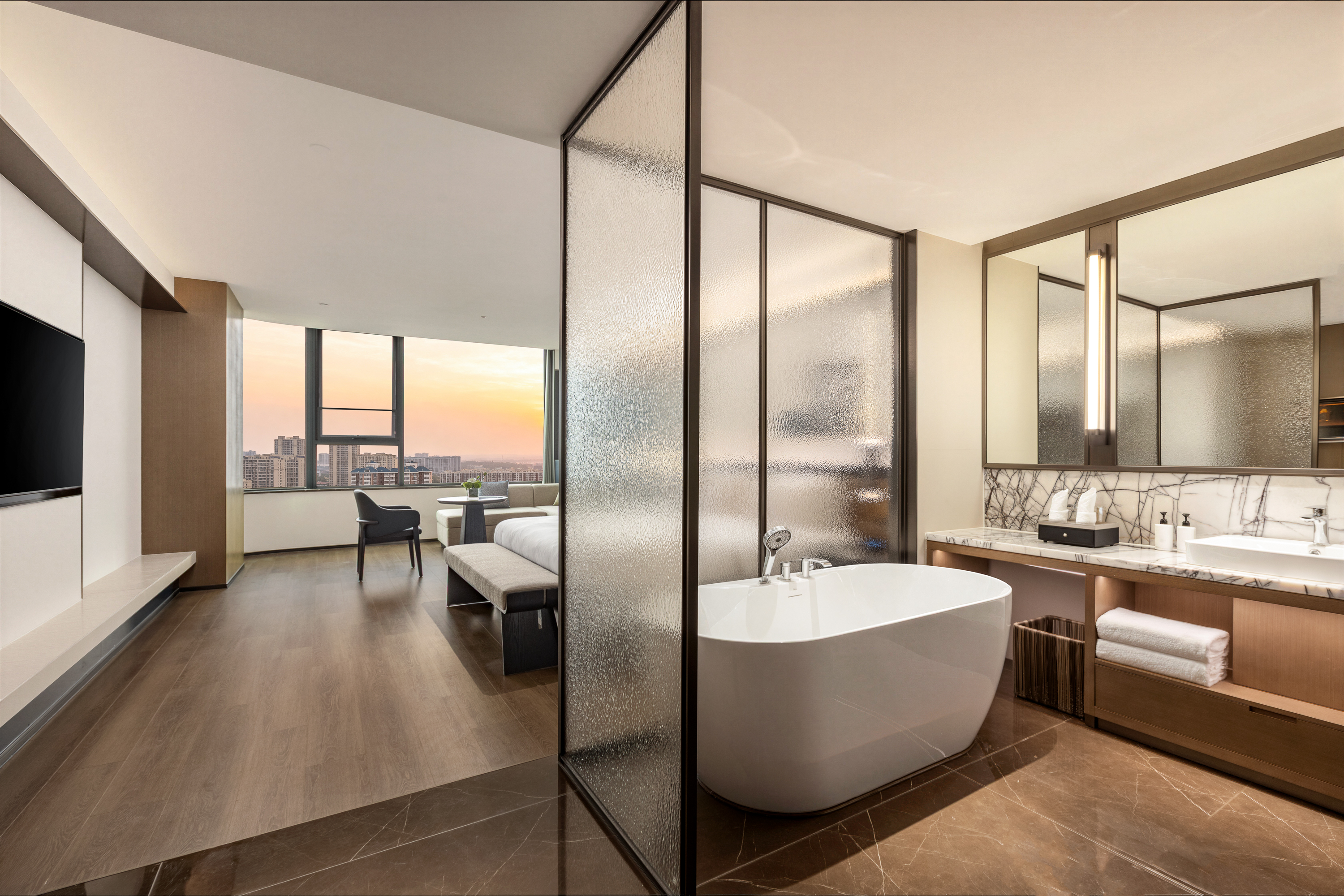 Guest room bath at the Days Hotel by Wyndham Yichun Gaoan in Yichun, Other than US/Canada