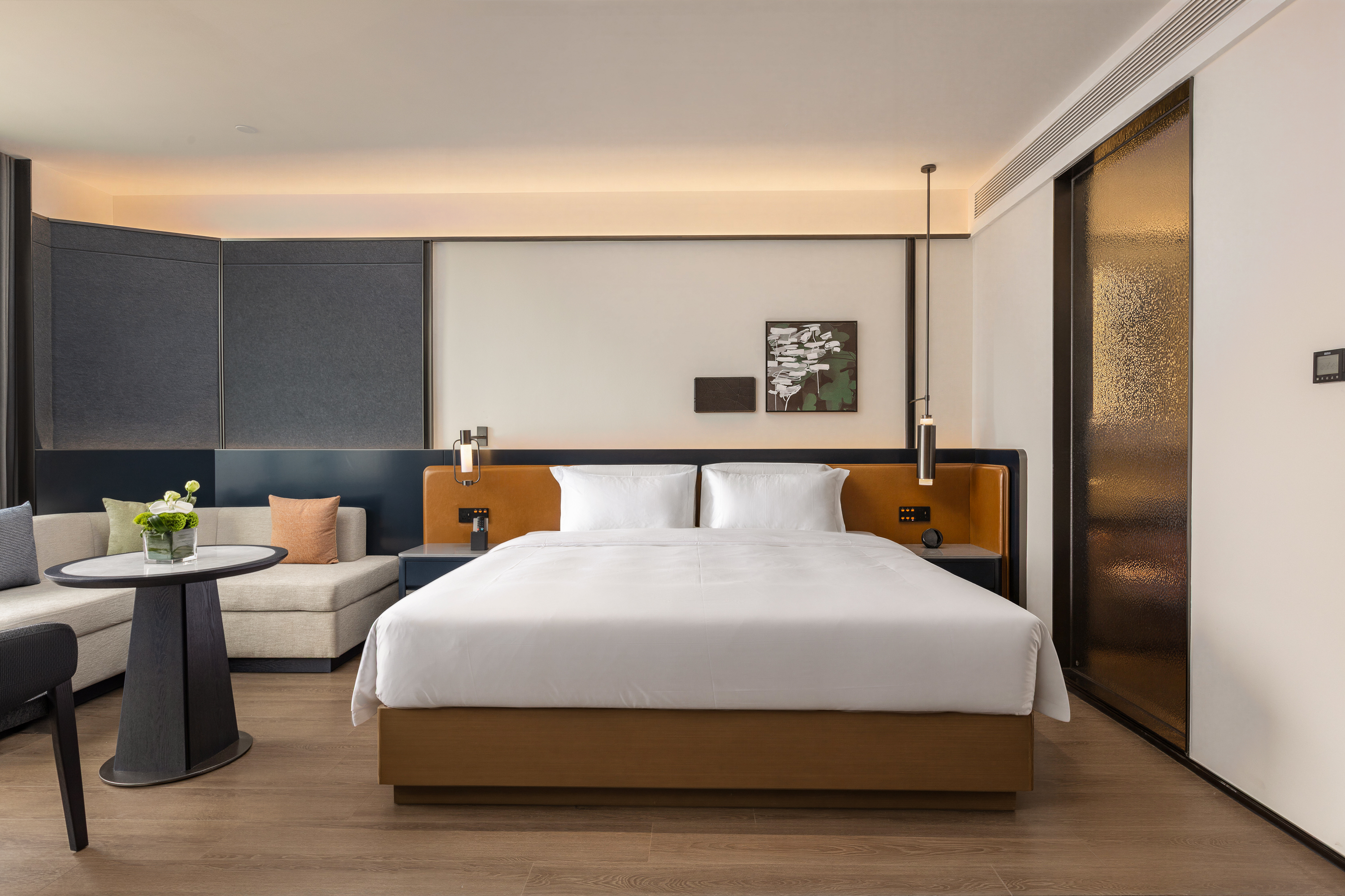 Guest room at the Days Hotel by Wyndham Yichun Gaoan in Yichun, Other than US/Canada