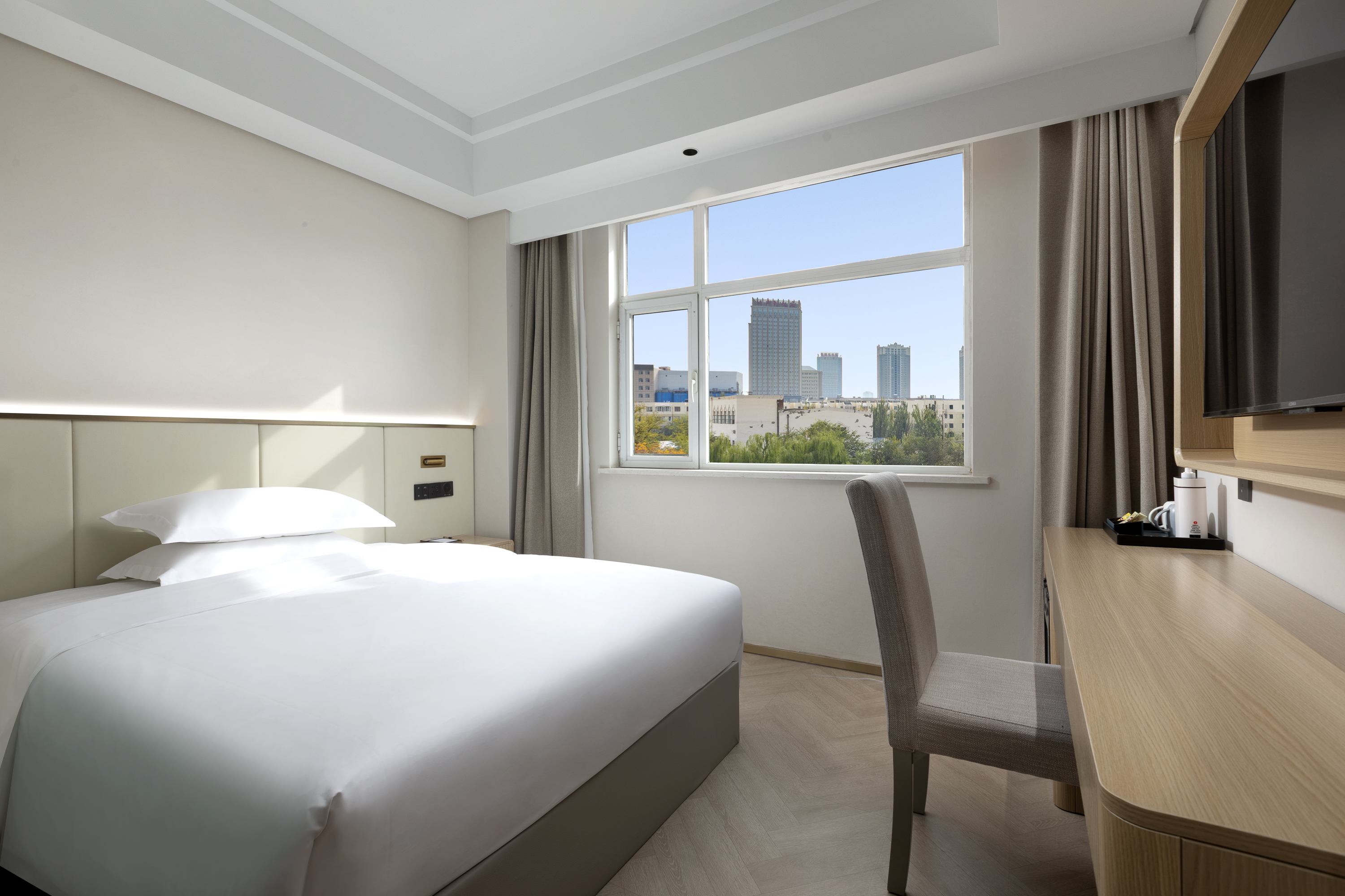 Guest room at the Days Inn by Wyndham Yinchuan East Jiefang Road in Yinchuan, Other than US/Canada