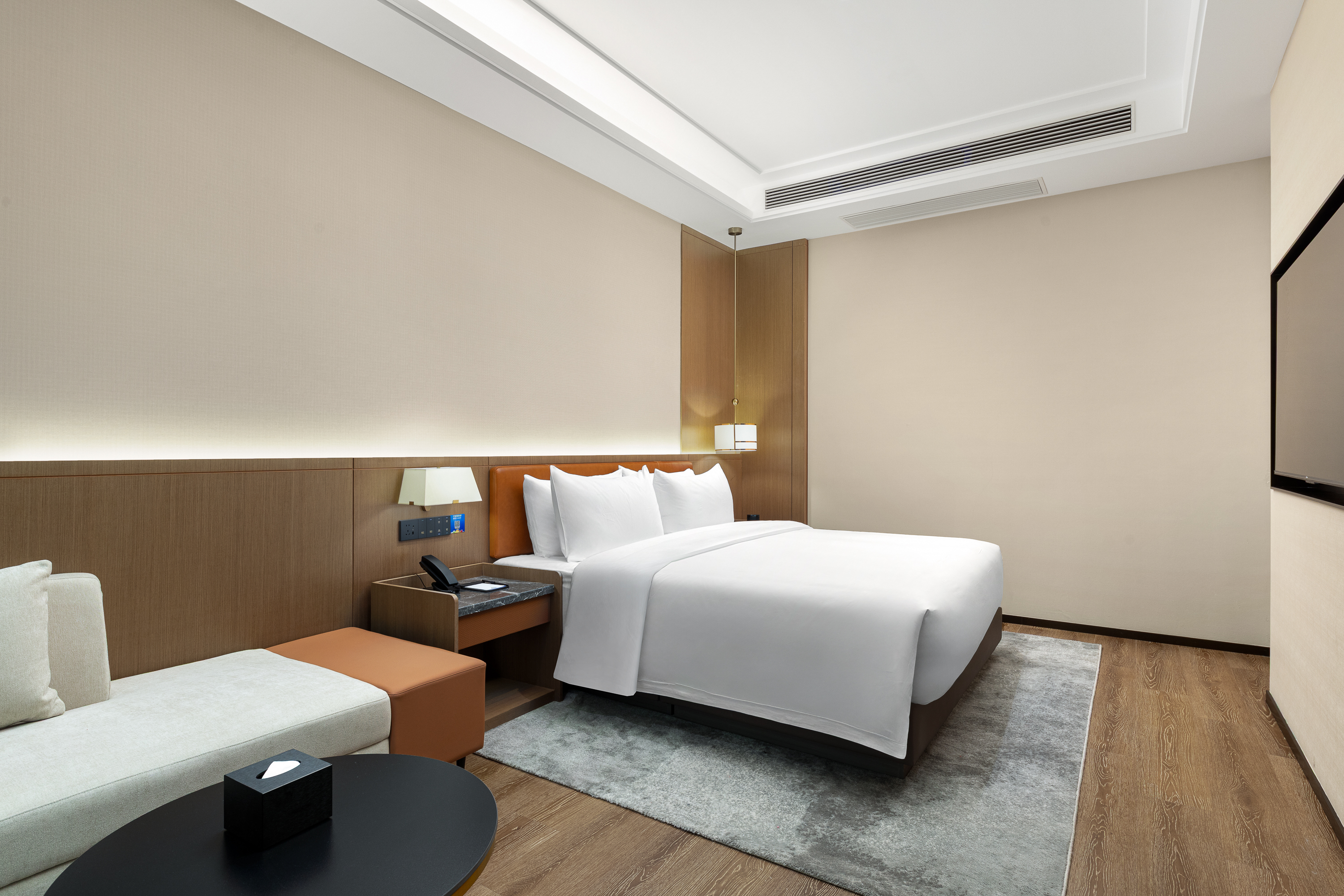Guest room at the Days Hotel by Wyndham Zhengzhou Zhengdong New District in Zhengzhou, Other than US/Canada