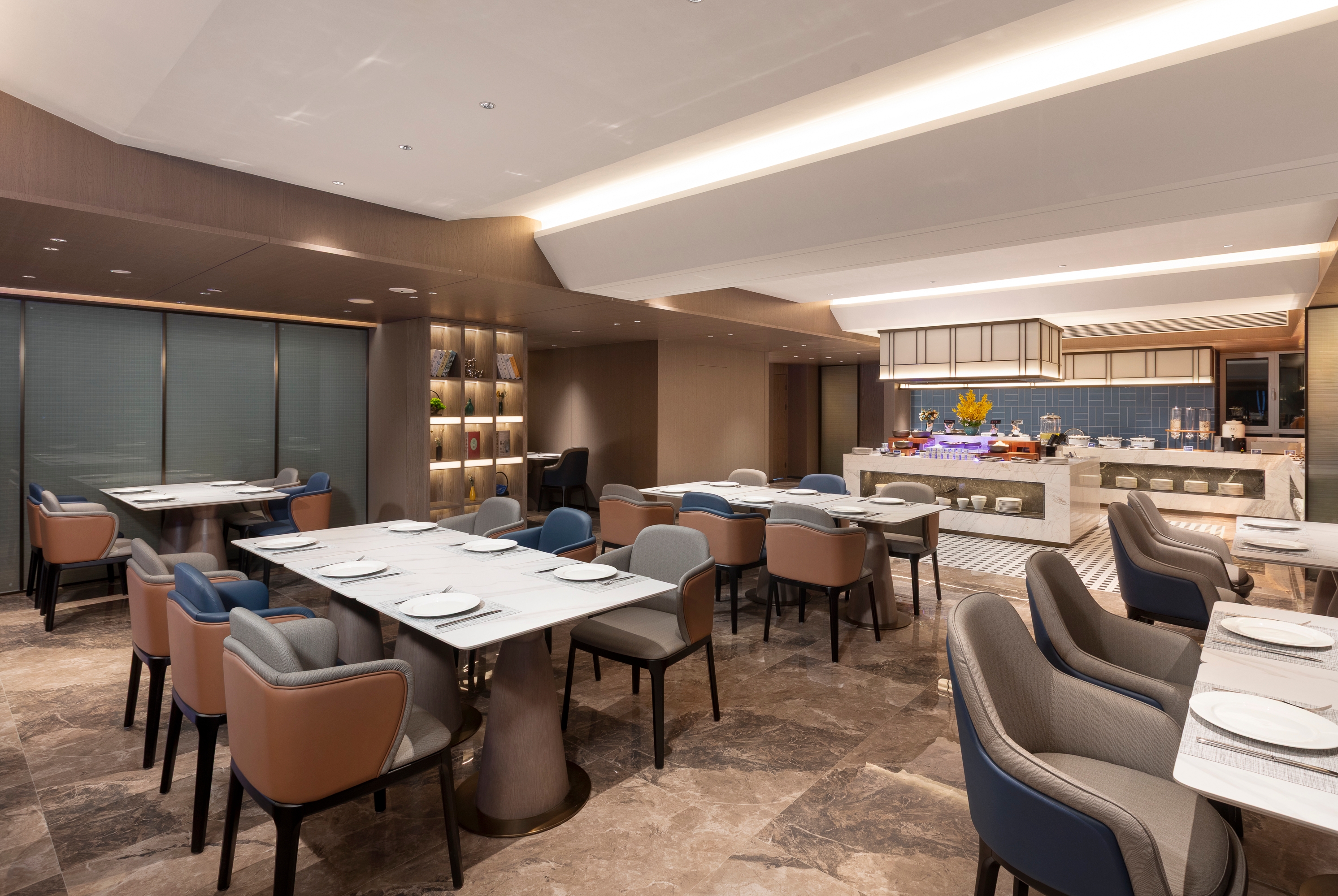 Days Inn by Wyndham Zhengzhou Xinzheng Airport restaurant breakfast area with seating in Zhengzhou, Other than US/Canada