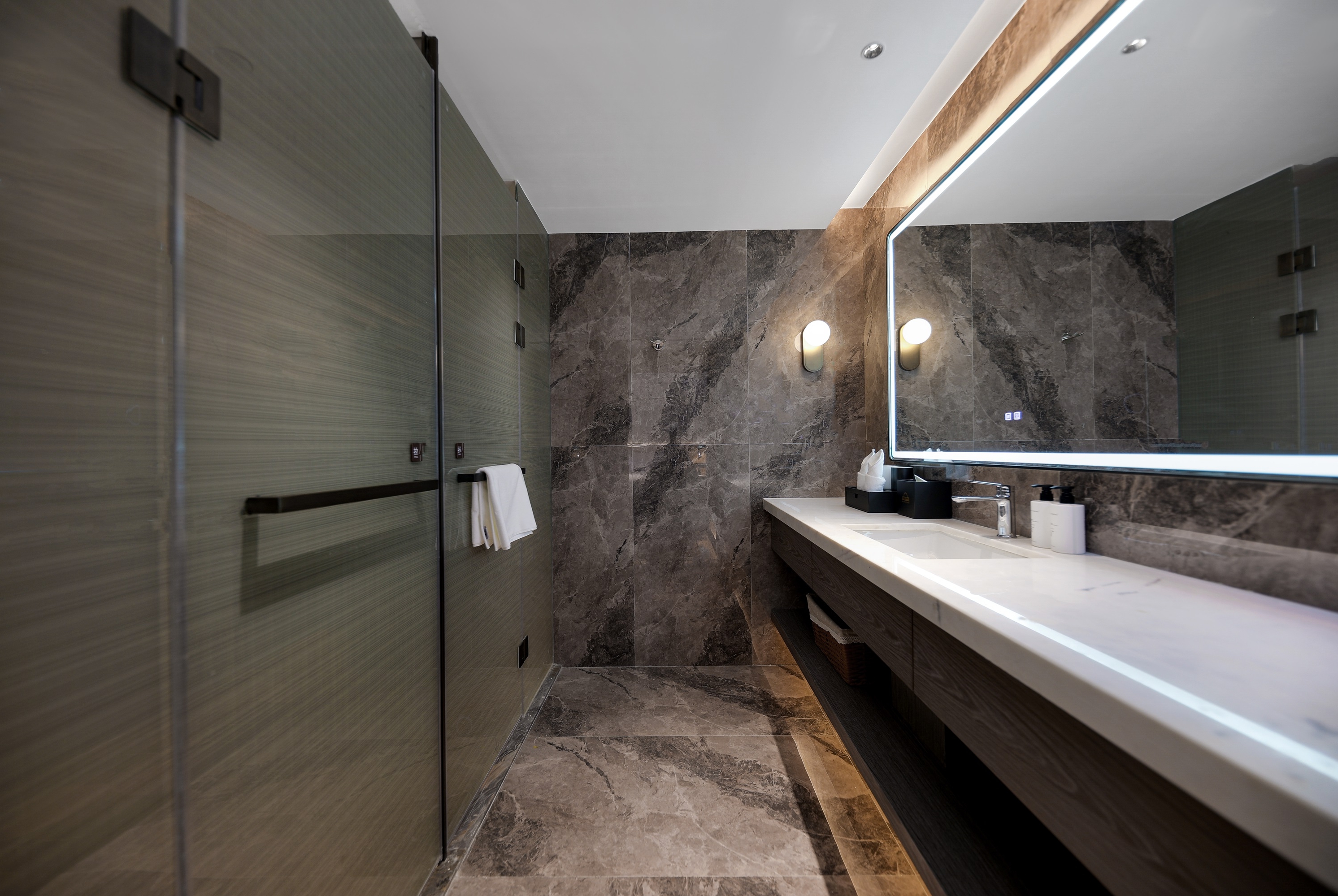 Guest room at the Days Inn by Wyndham Zhengzhou Xinzheng Airport in Zhengzhou, Other than US/Canada