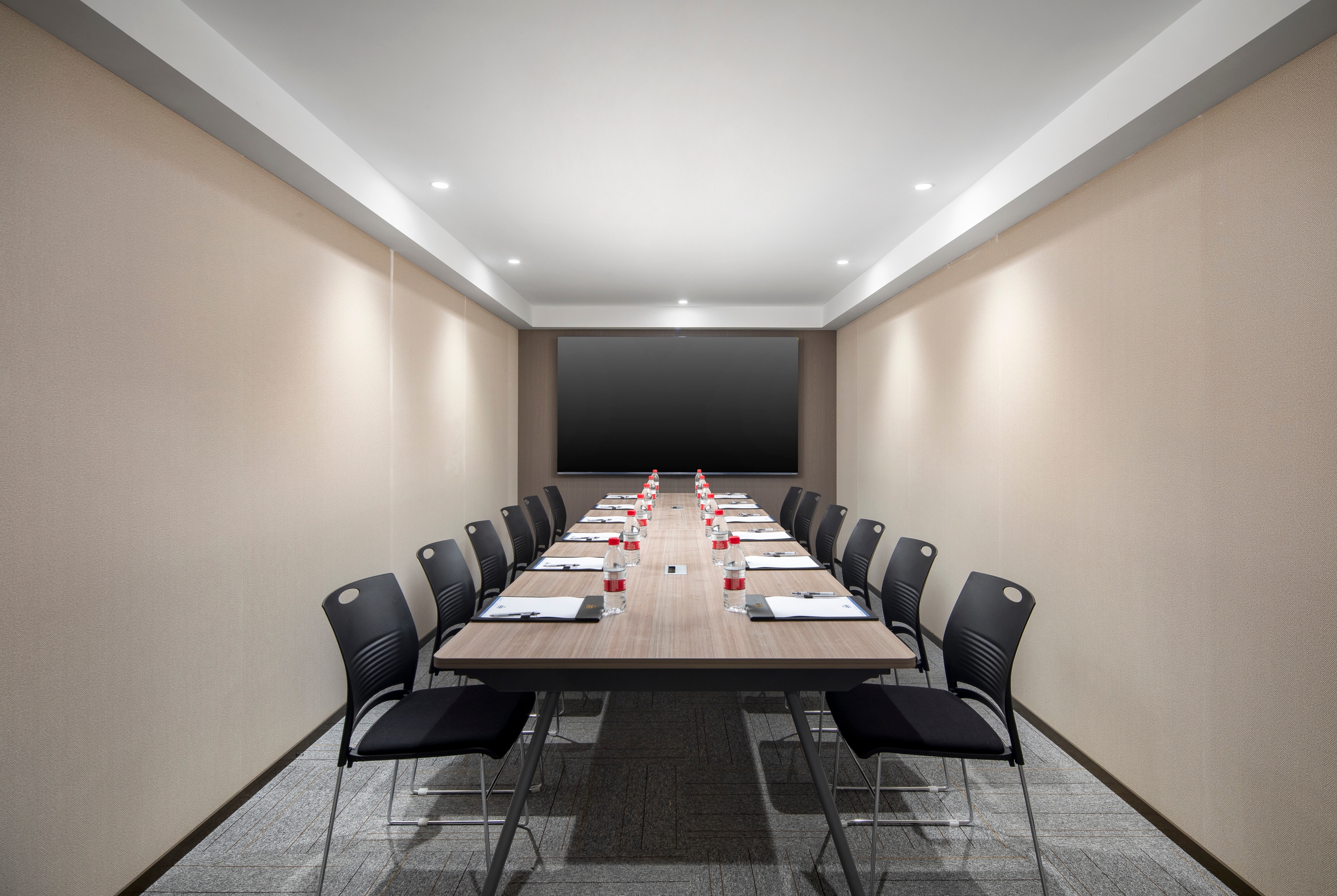 Meeting room feature at Days Inn by Wyndham Zhengzhou Xinzheng Airport in Zhengzhou, Other than US/Canada
