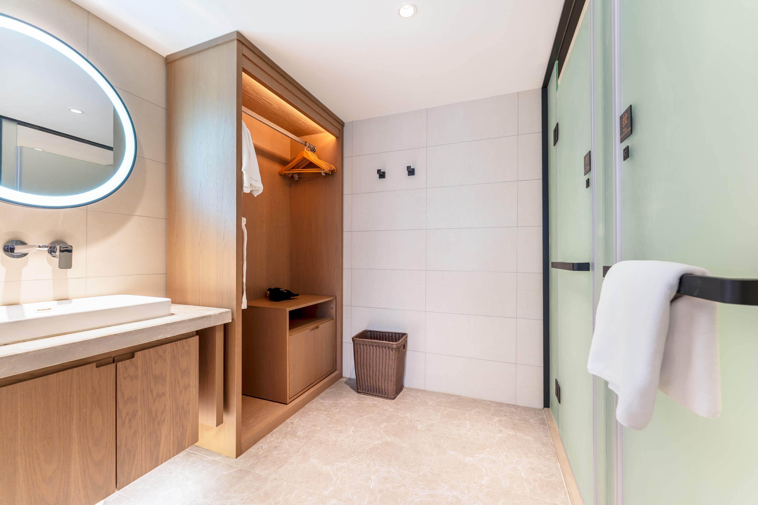 Guest room bath at the Days Inn by Wyndham Qinglv North Road in Zhuhai, Other than US/Canada