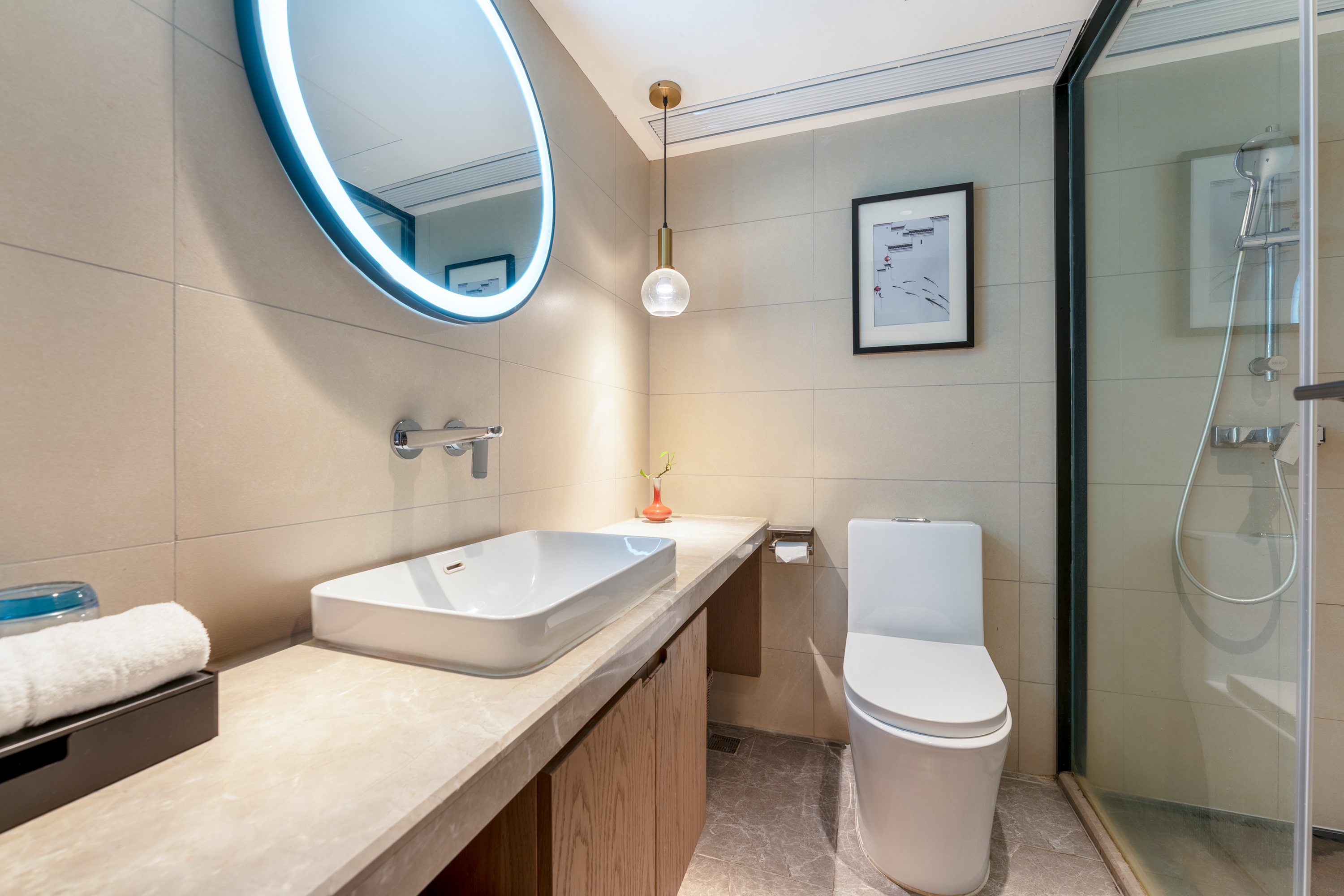 Guest room bath at the Days Inn by Wyndham Qinglv North Road in Zhuhai, Other than US/Canada