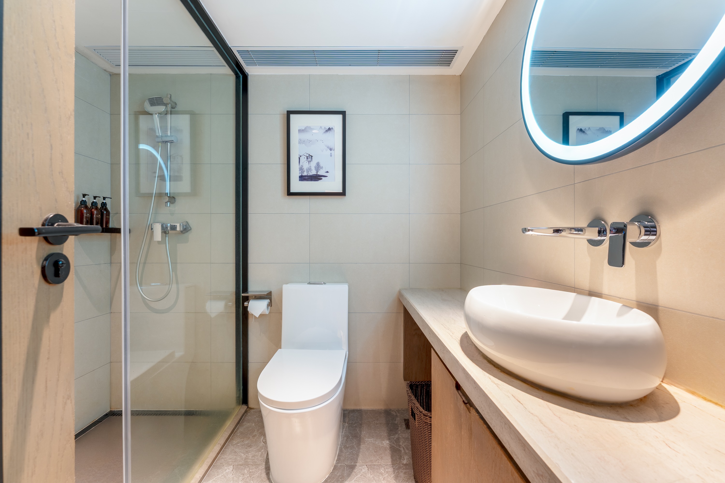 Guest room bath at the Days Inn by Wyndham Qinglv North Road in Zhuhai, Other than US/Canada