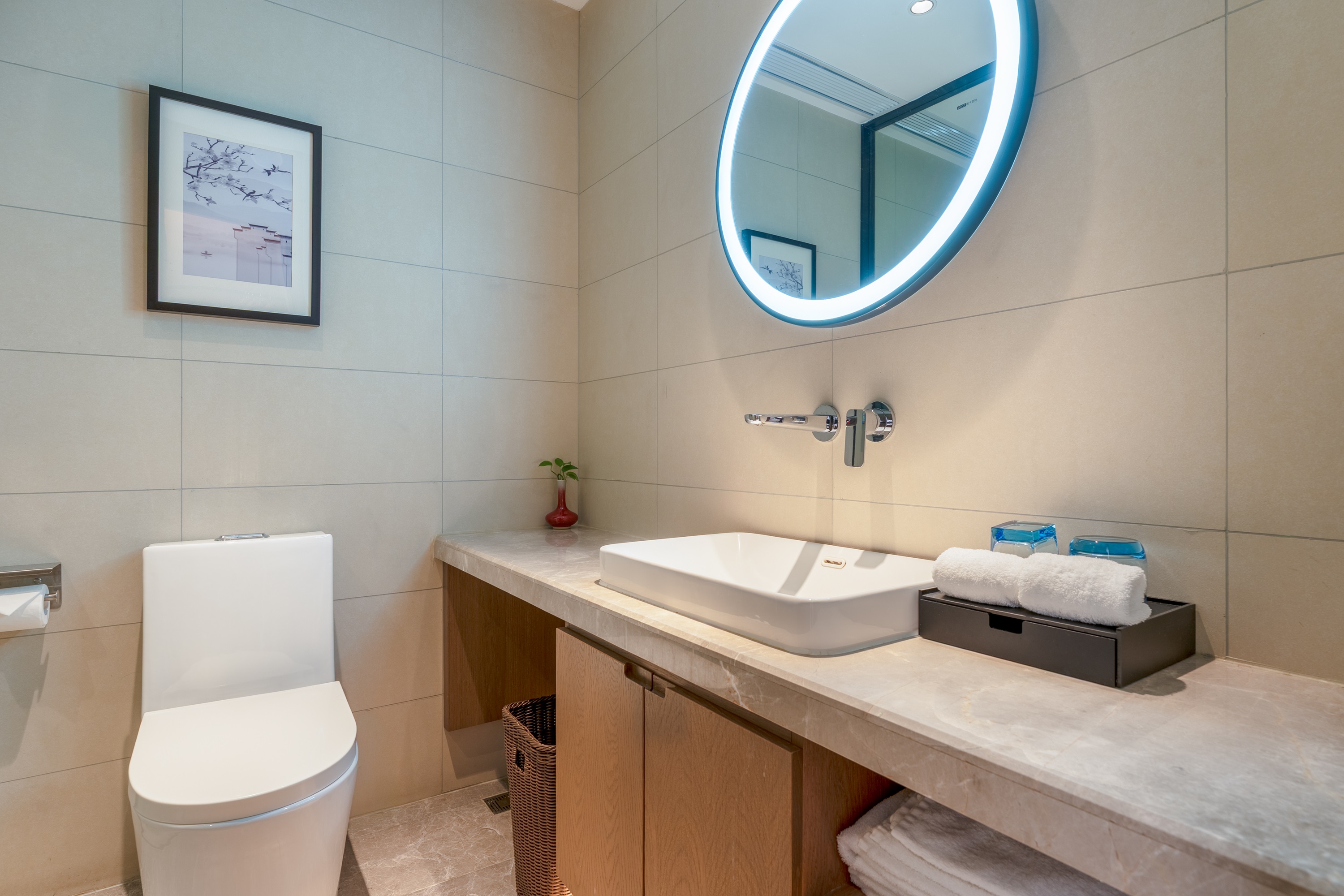 Guest room bath at the Days Inn by Wyndham Qinglv North Road in Zhuhai, Other than US/Canada