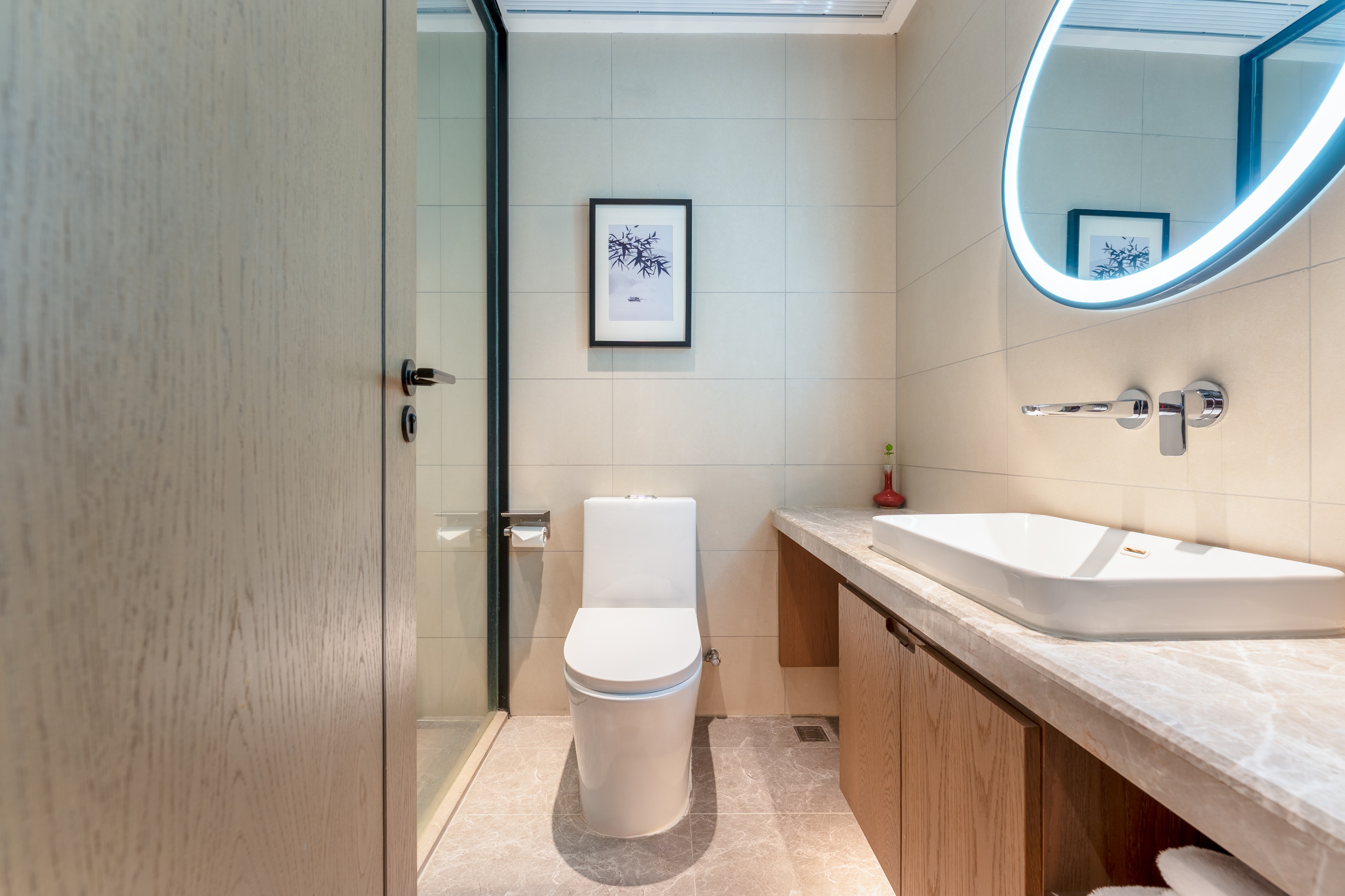 Guest room bath at the Days Inn by Wyndham Qinglv North Road in Zhuhai, Other than US/Canada