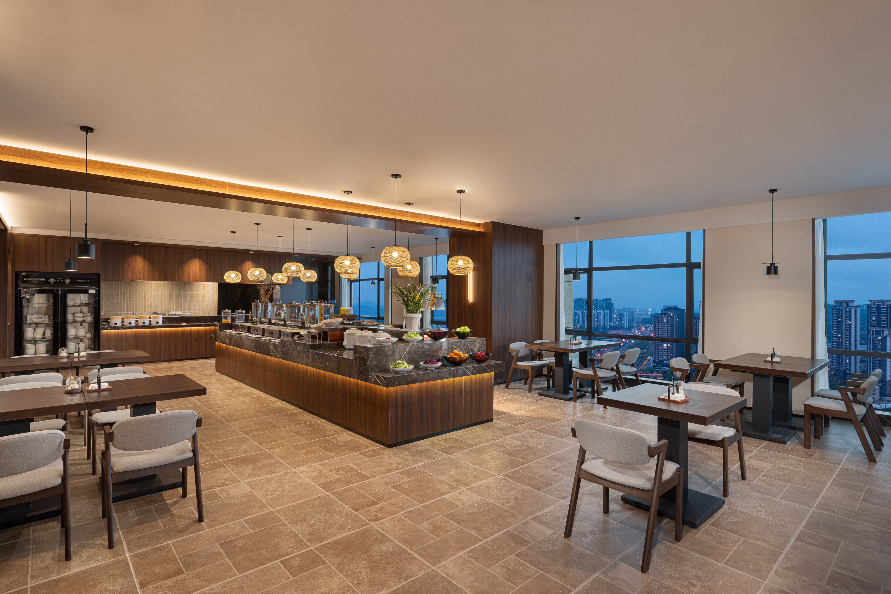 Days Hotel by Wyndham Zhuzhou Shifeng restaurant breakfast area with seating in Zhuzhou, Other than US/Canada