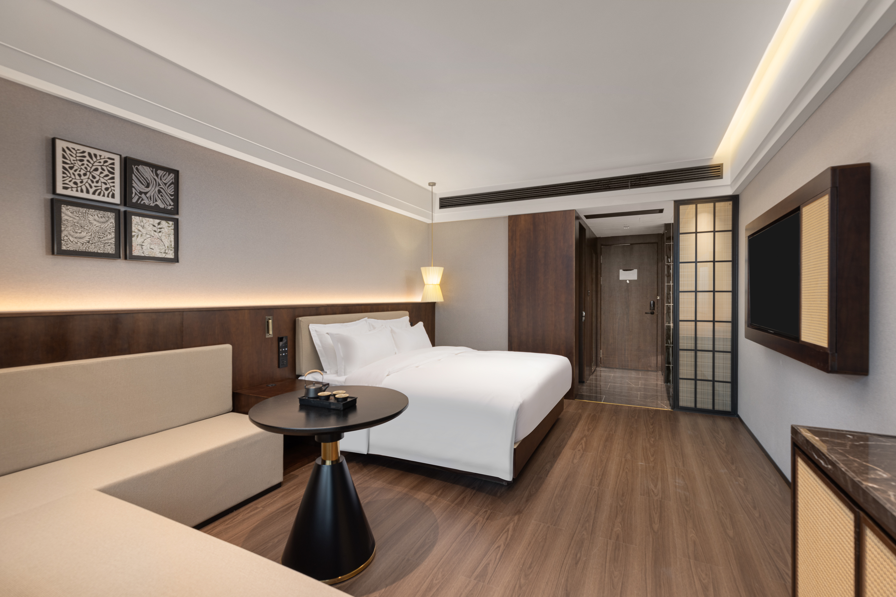 Guest room at the Days Hotel by Wyndham Zhuzhou Shifeng in Zhuzhou, Other than US/Canada