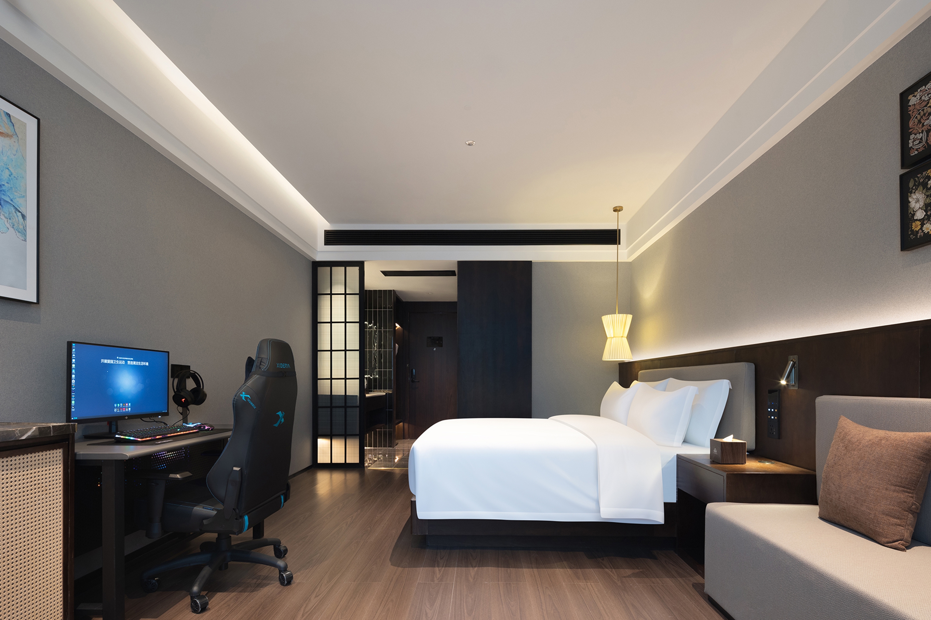 Guest room at the Days Hotel by Wyndham Zhuzhou Shifeng in Zhuzhou, Other than US/Canada