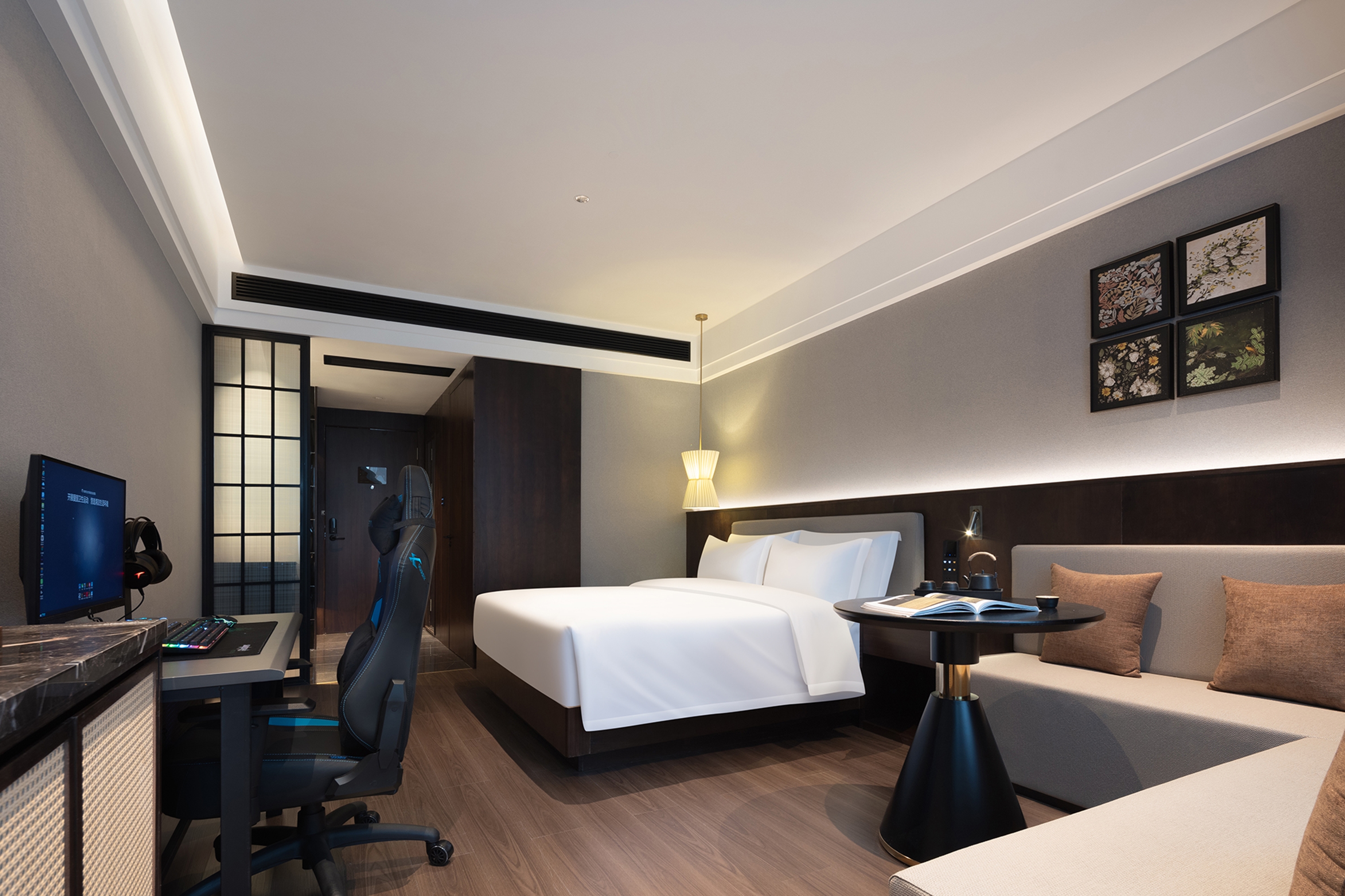 Guest room at the Days Hotel by Wyndham Zhuzhou Shifeng in Zhuzhou, Other than US/Canada