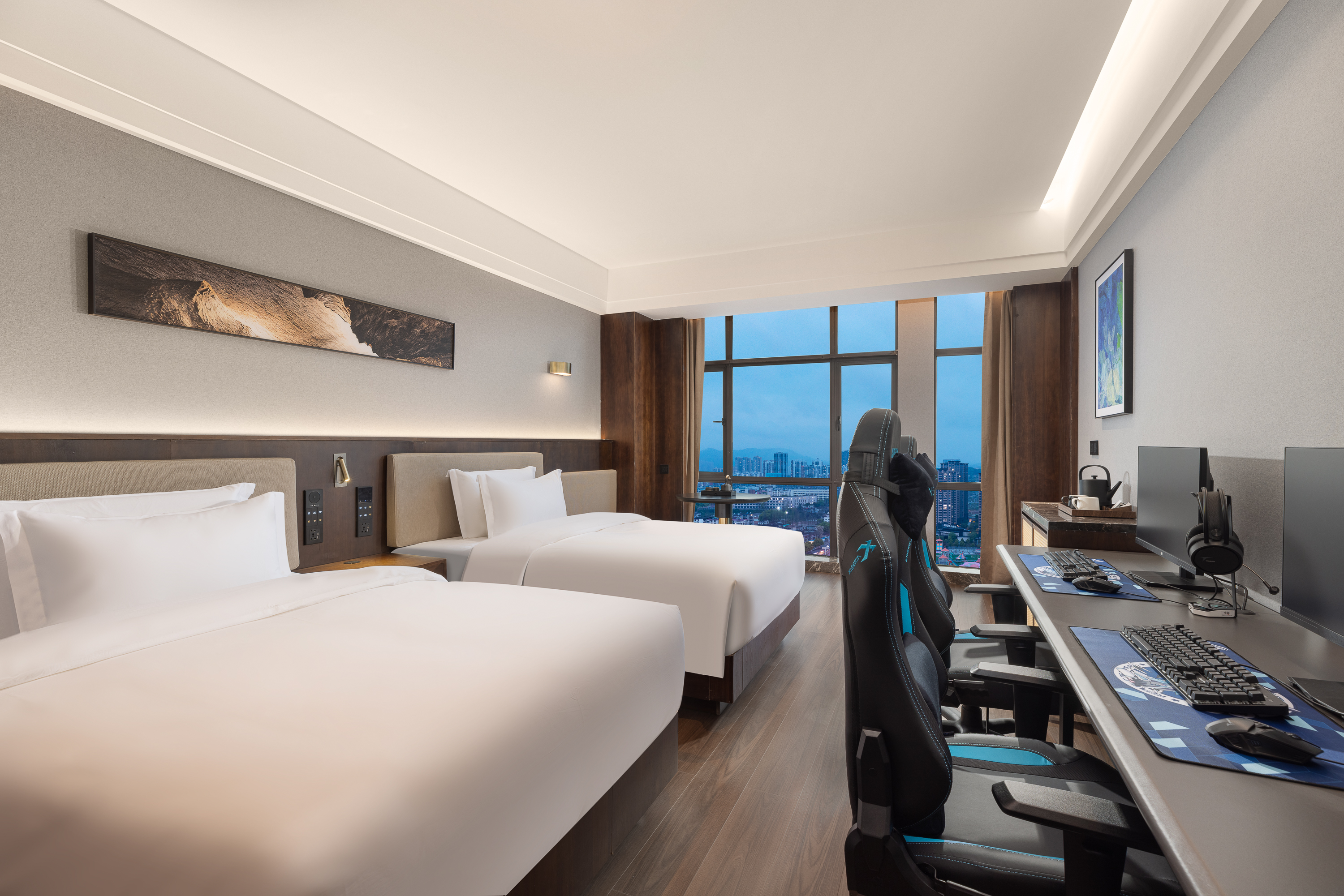 Guest room at the Days Hotel by Wyndham Zhuzhou Shifeng in Zhuzhou, Other than US/Canada