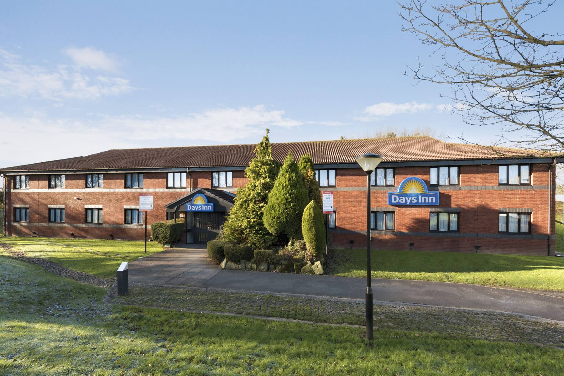 Exterior of Days Inn Membury M4 hotel in Berkshire, Other than US/Canada Exterior of Days Inn Membury M4 hotel in Berkshire, Other than US/Canada