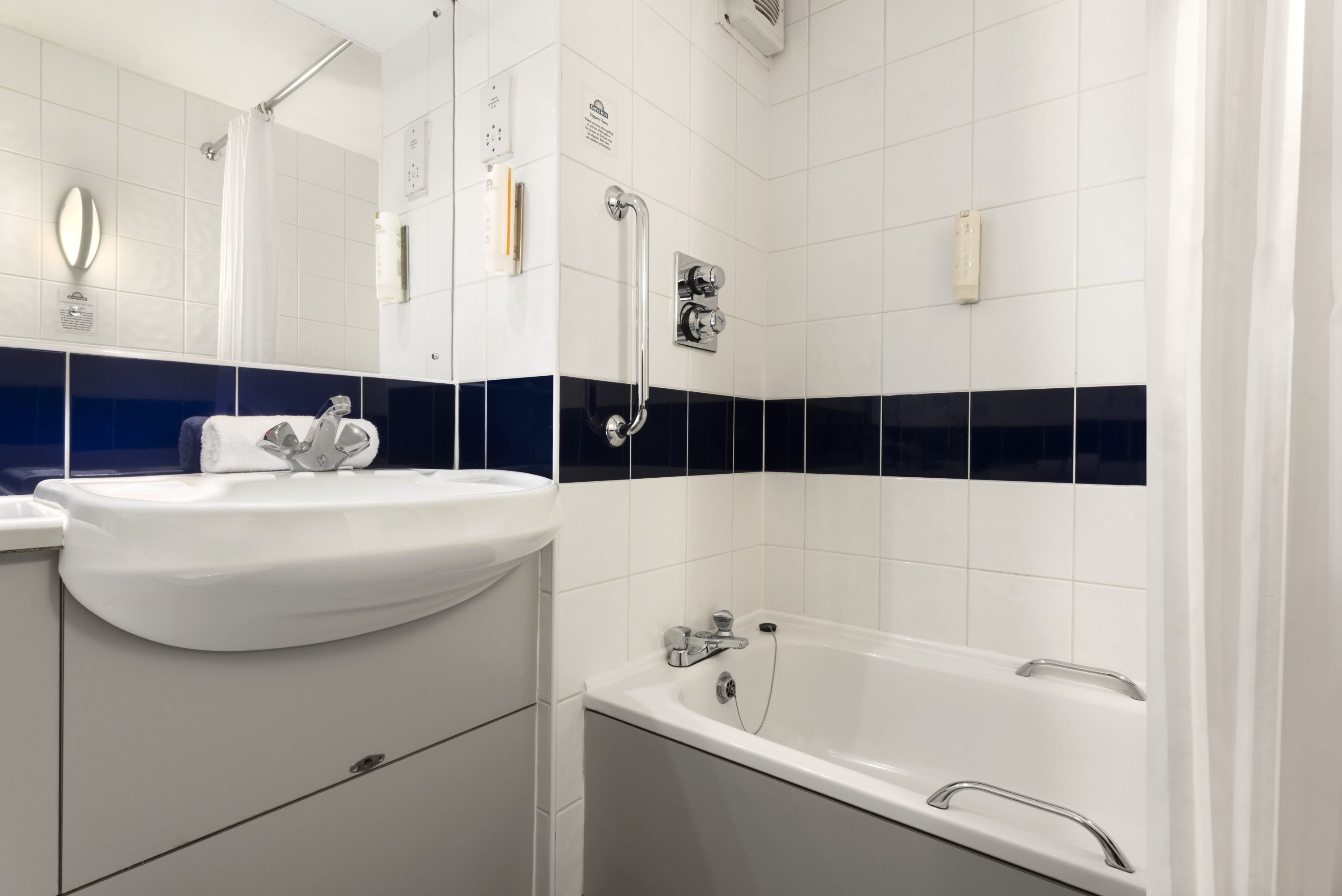 Days Inn Wyndham Michaelwood Gloucestershire  Hotels