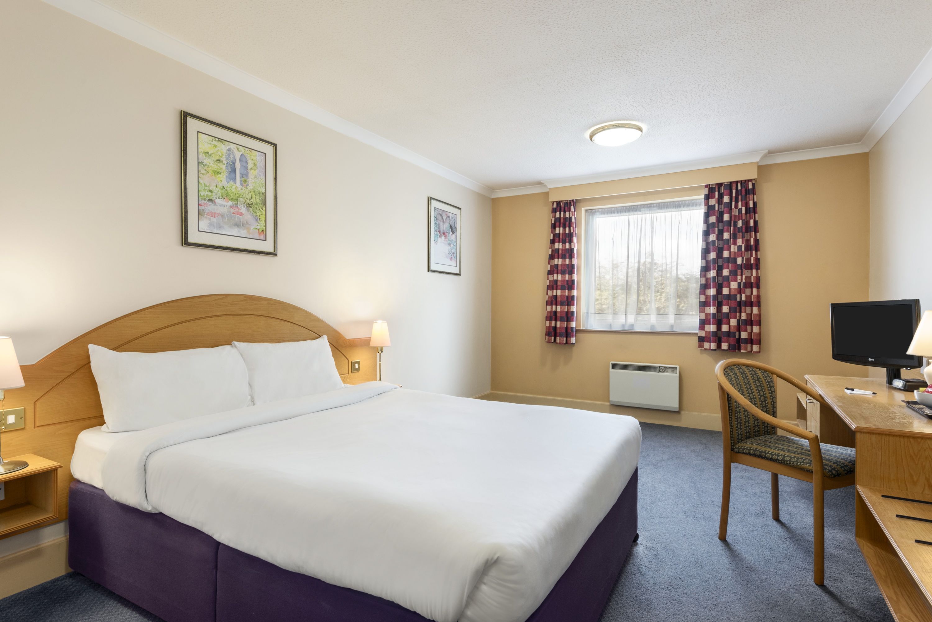 Guest room at the Days Inn by Wyndham Watford Gap in Northampton, Other than US/Canada