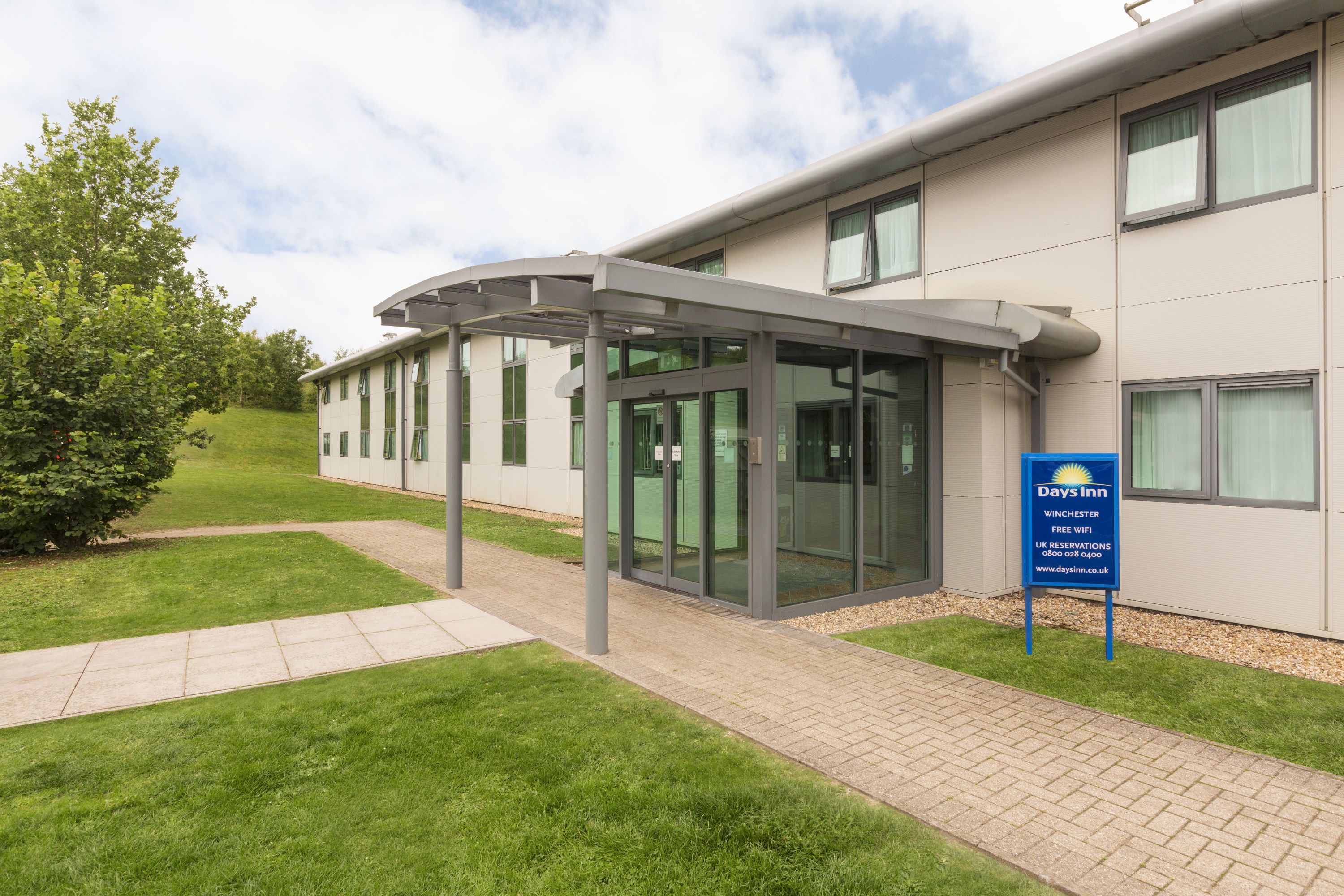 Exterior of Days Inn by Wyndham Winchester M3 hotel in Winchester, Other than US/Canada