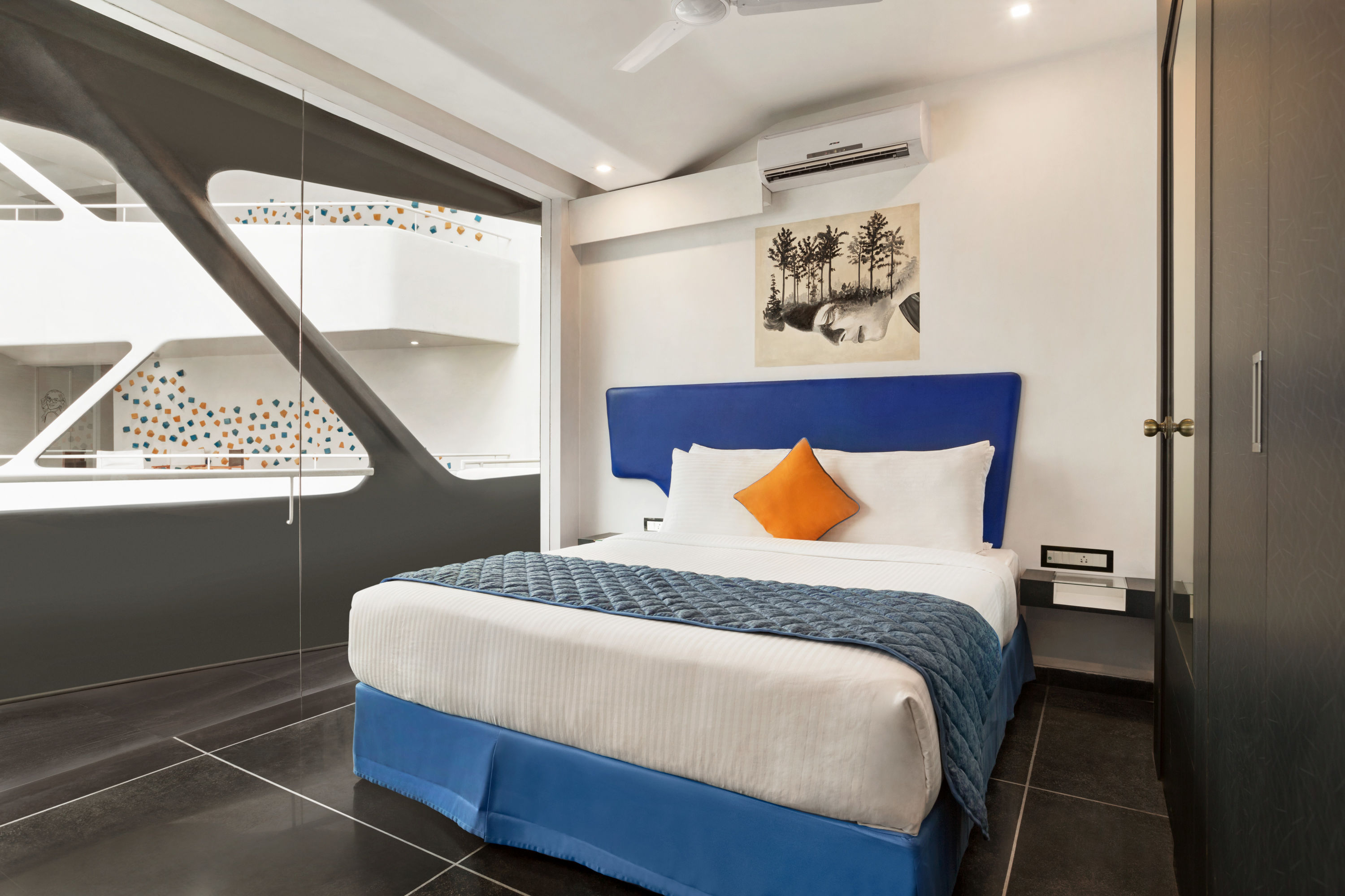 Queen bed guest room at the Days Inn & Suites by Wyndham Bengaluru Whitefield in Bangalore, Other than US/Canada