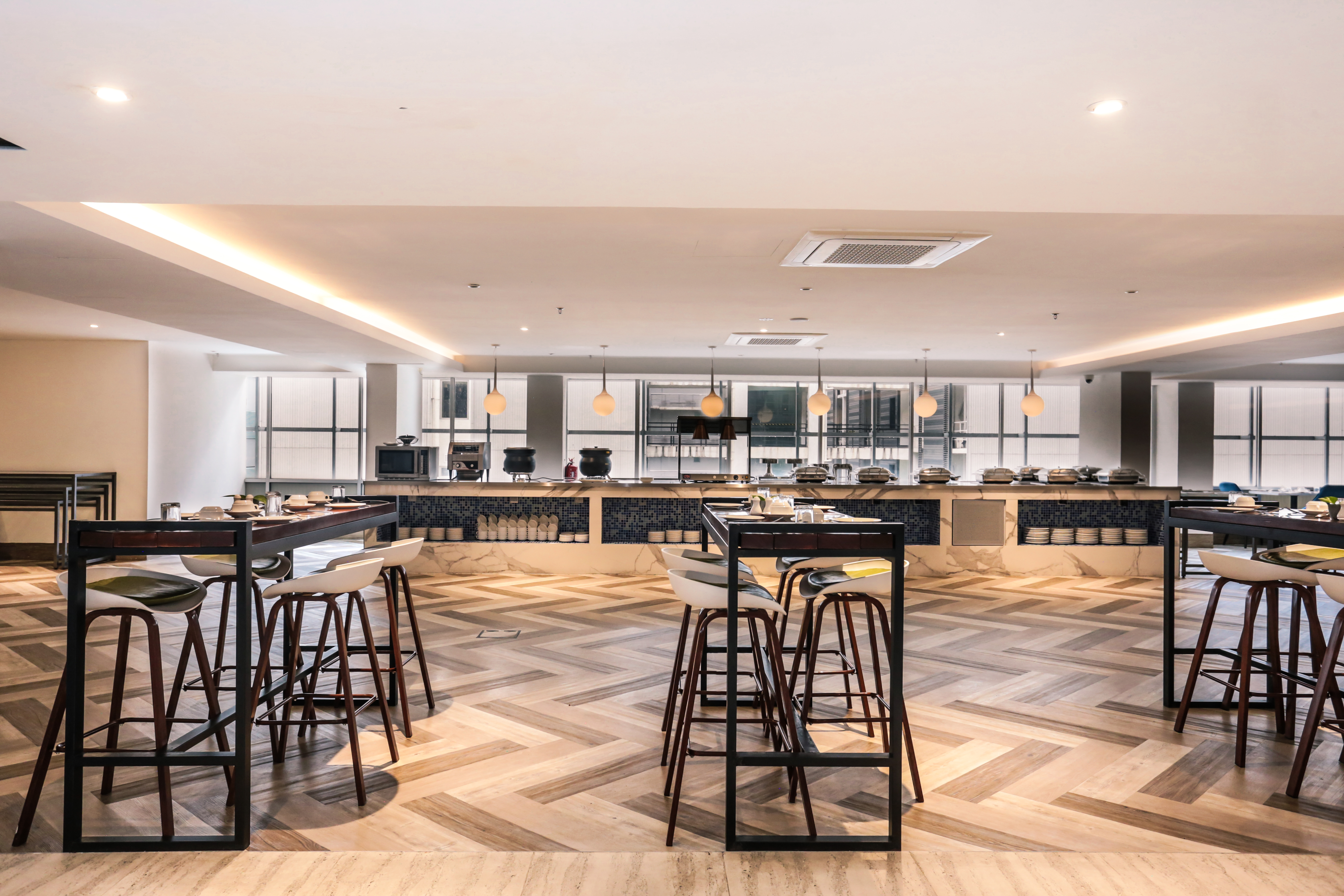 Days Hotel & Suites by Wyndham Fraser Business Park KL cafe in Kuala Lumpur, Other than US/Canada