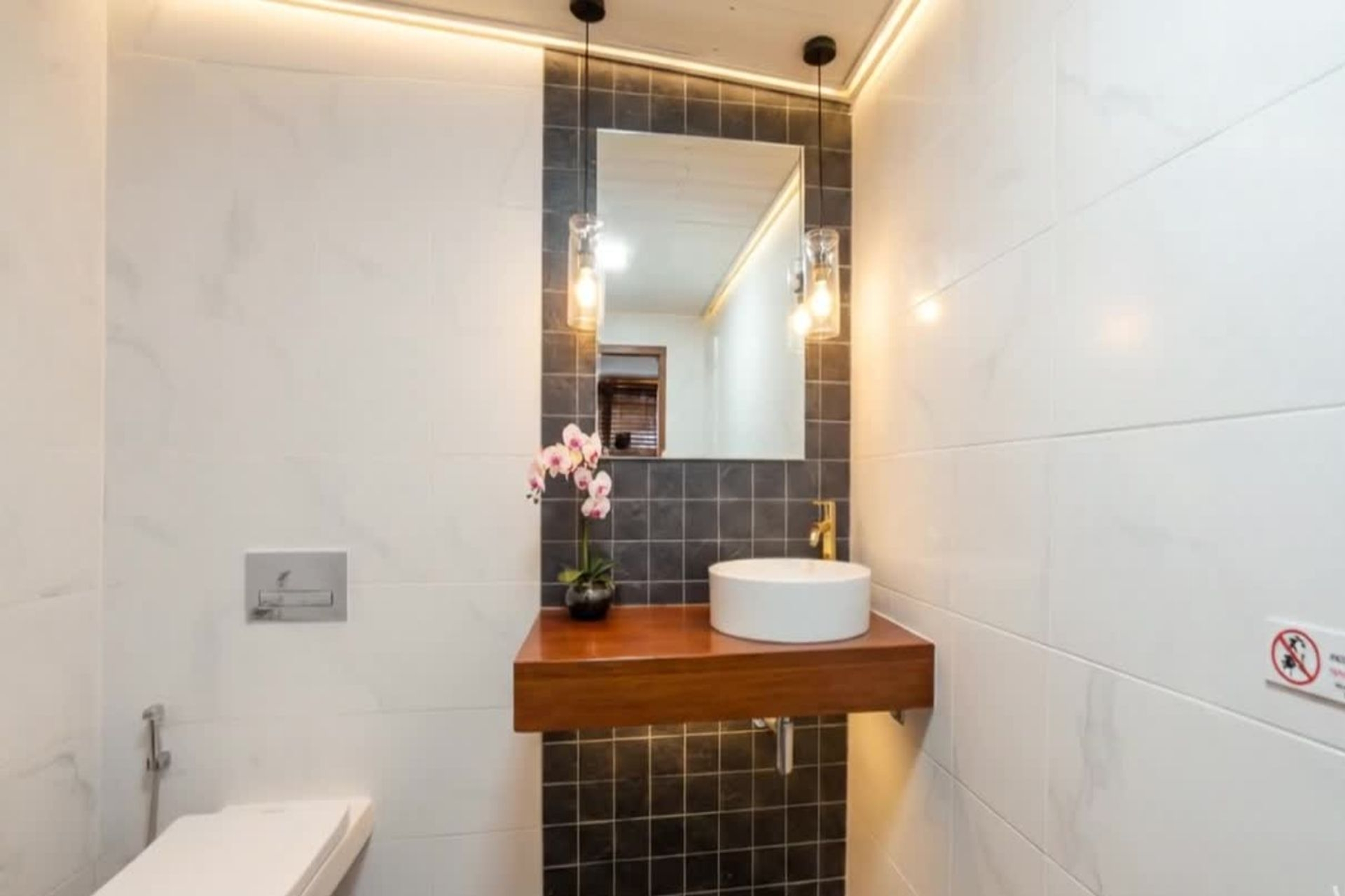 Guest room bath at the Days Hotel by Wyndham Rayong Banchang in Ban Chang, Other than US/Canada