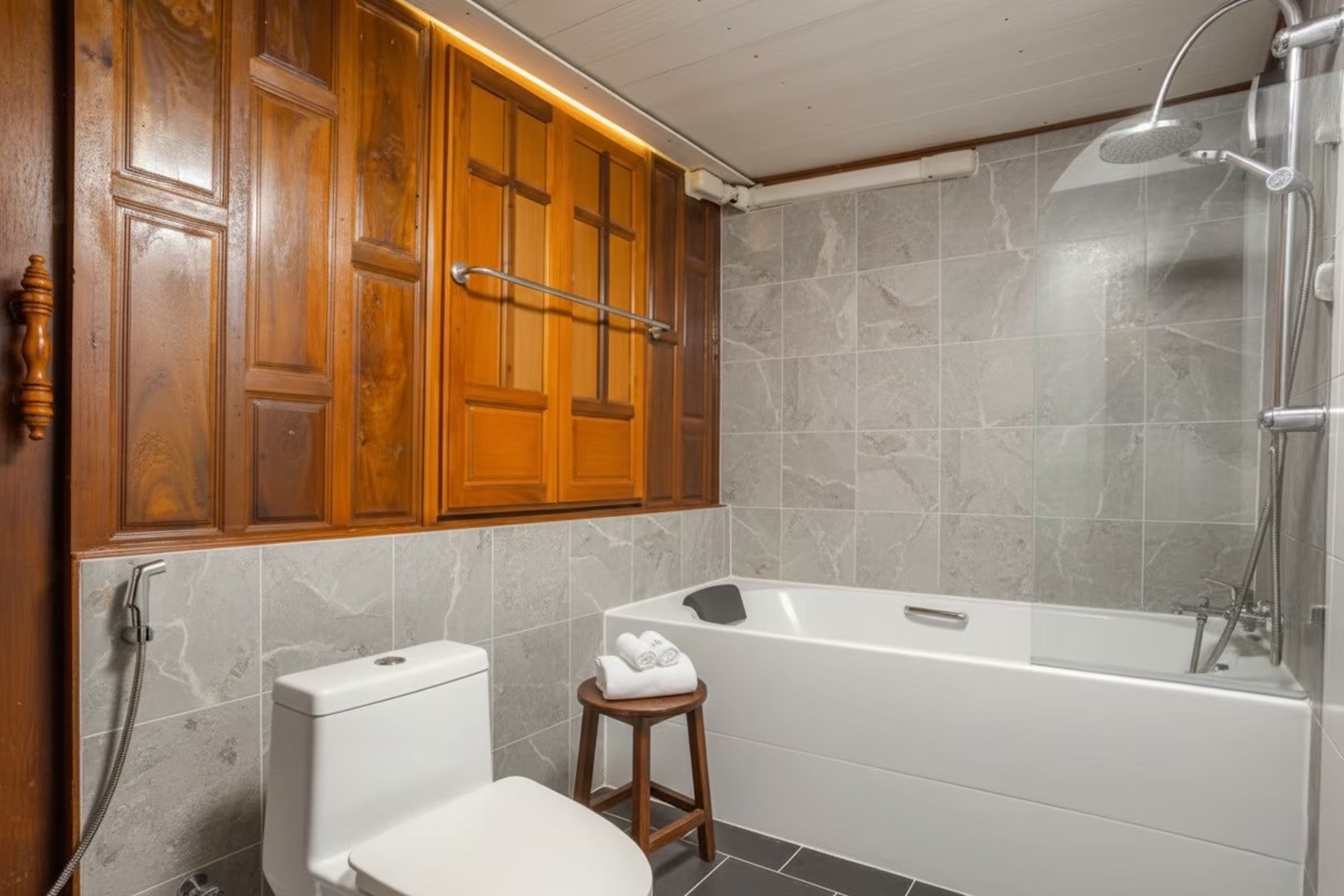 Guest room bath at the Days Hotel by Wyndham Rayong Banchang in Ban Chang, Other than US/Canada