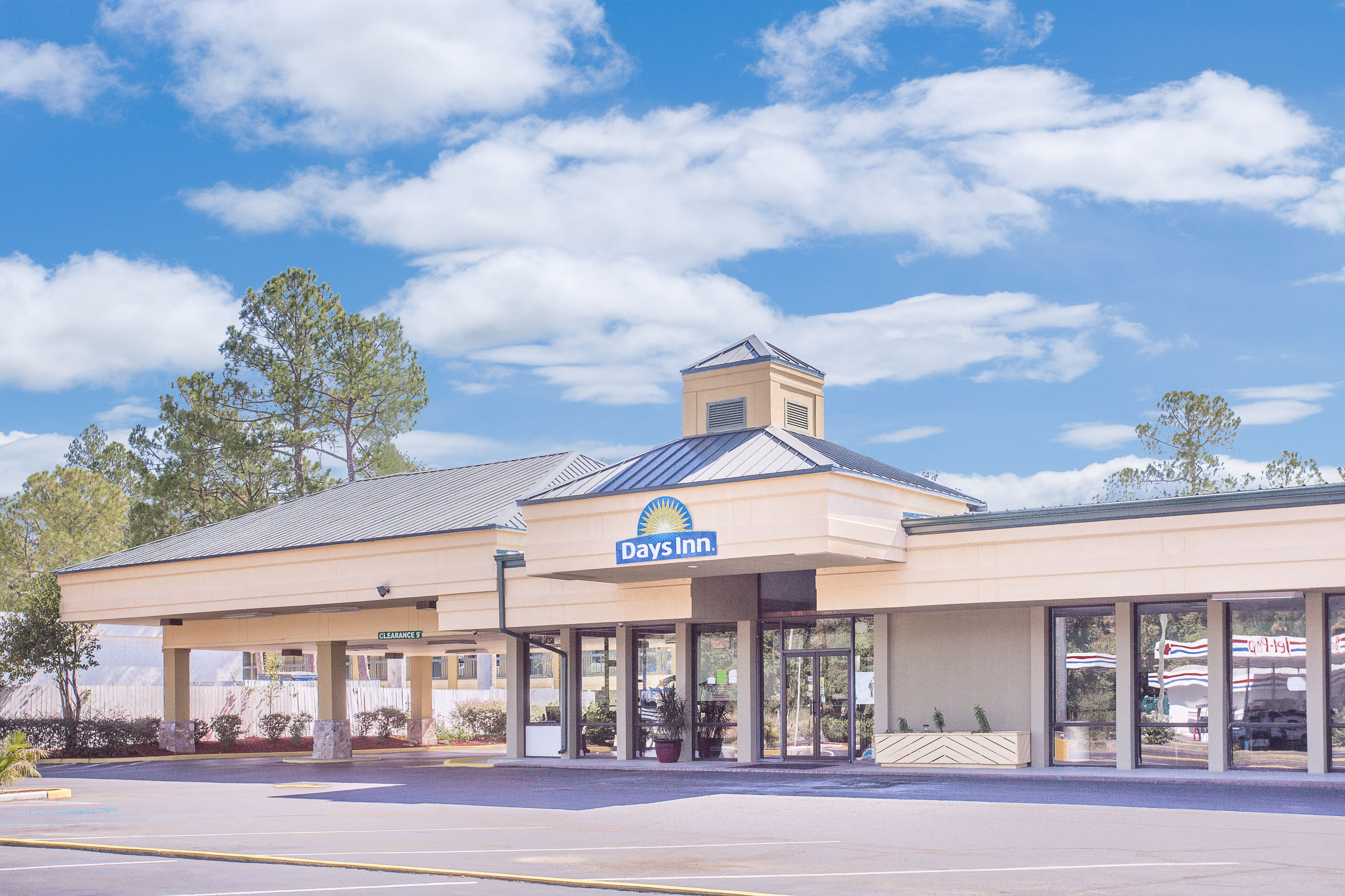 Exterior Day Image of Days Inn by Wyndham Attalla hotel in Attalla, Alabama