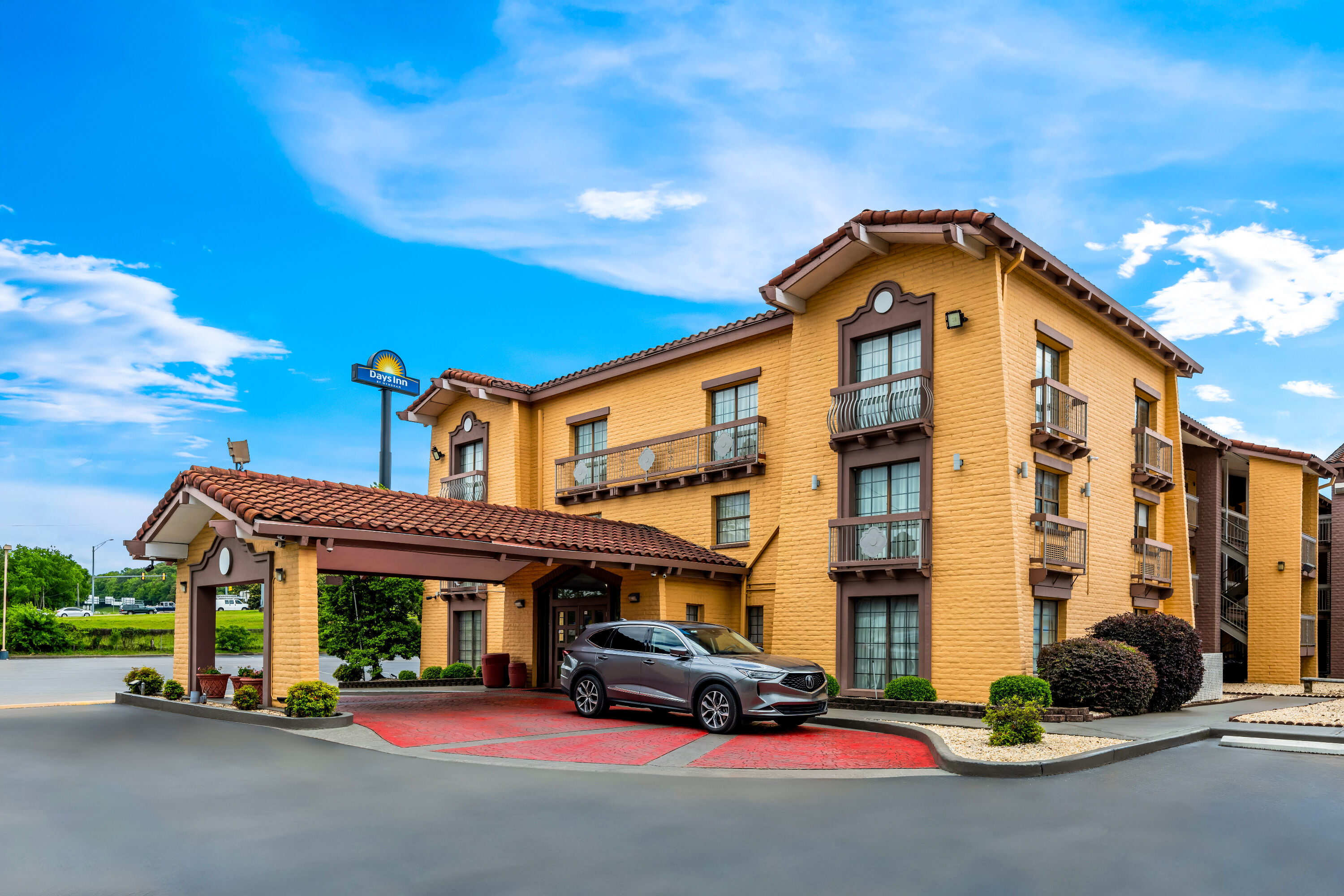 Exterior Day Image of Days Inn by Wyndham Birmingham/West hotel in Birmingham, Alabama